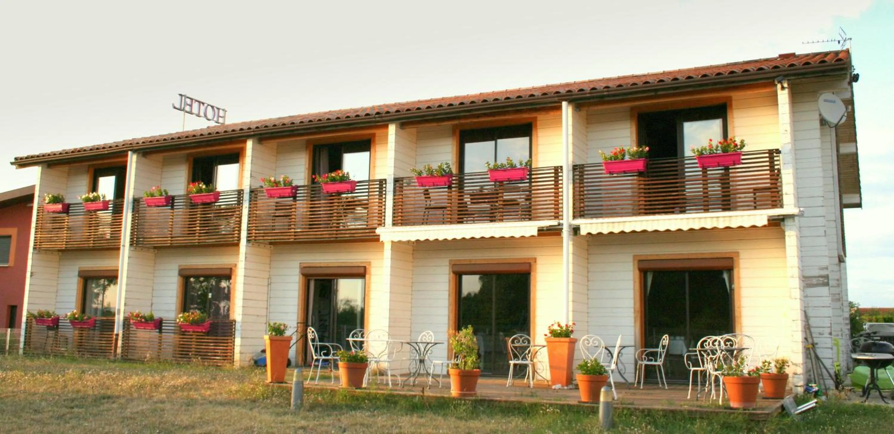 Facade/entrance in Hôtel Valery