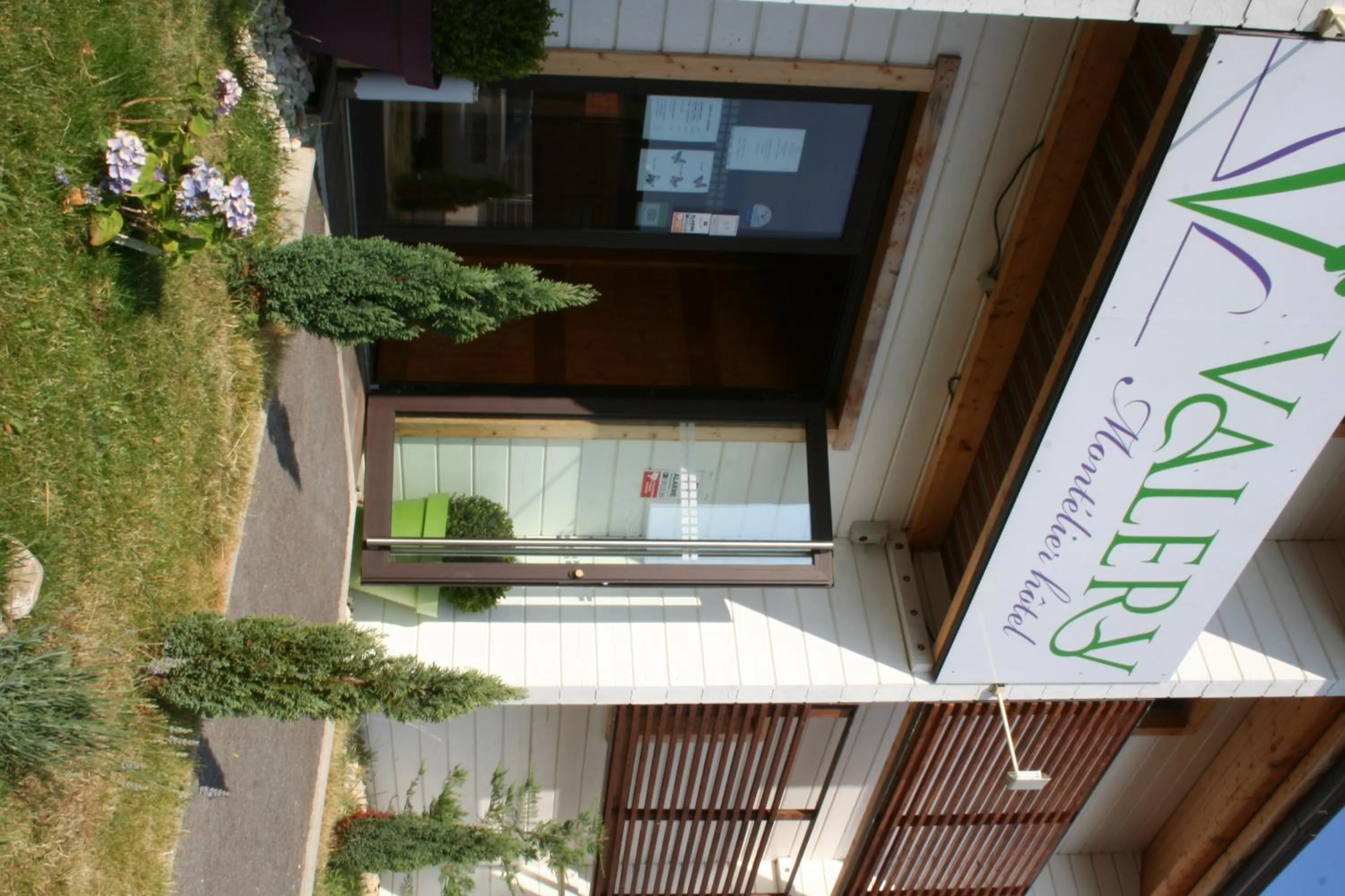 Facade/entrance in Hôtel Valery
