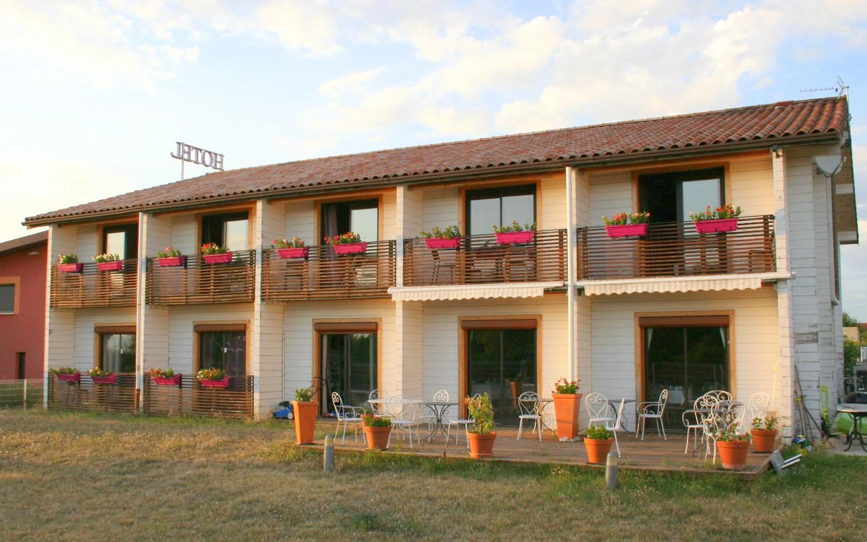 Facade/entrance in Hôtel Valery
