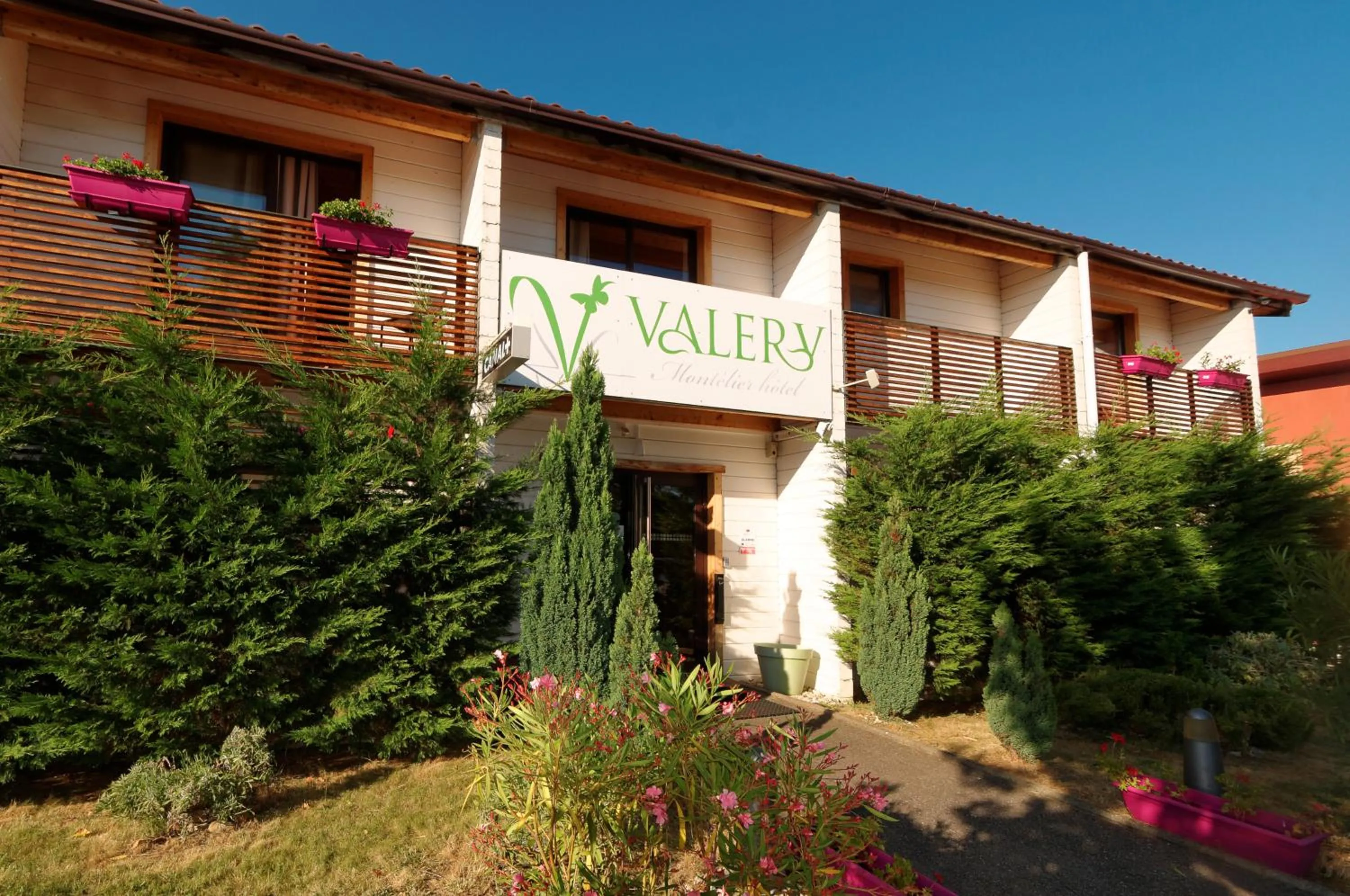 Property building in Hôtel Valery