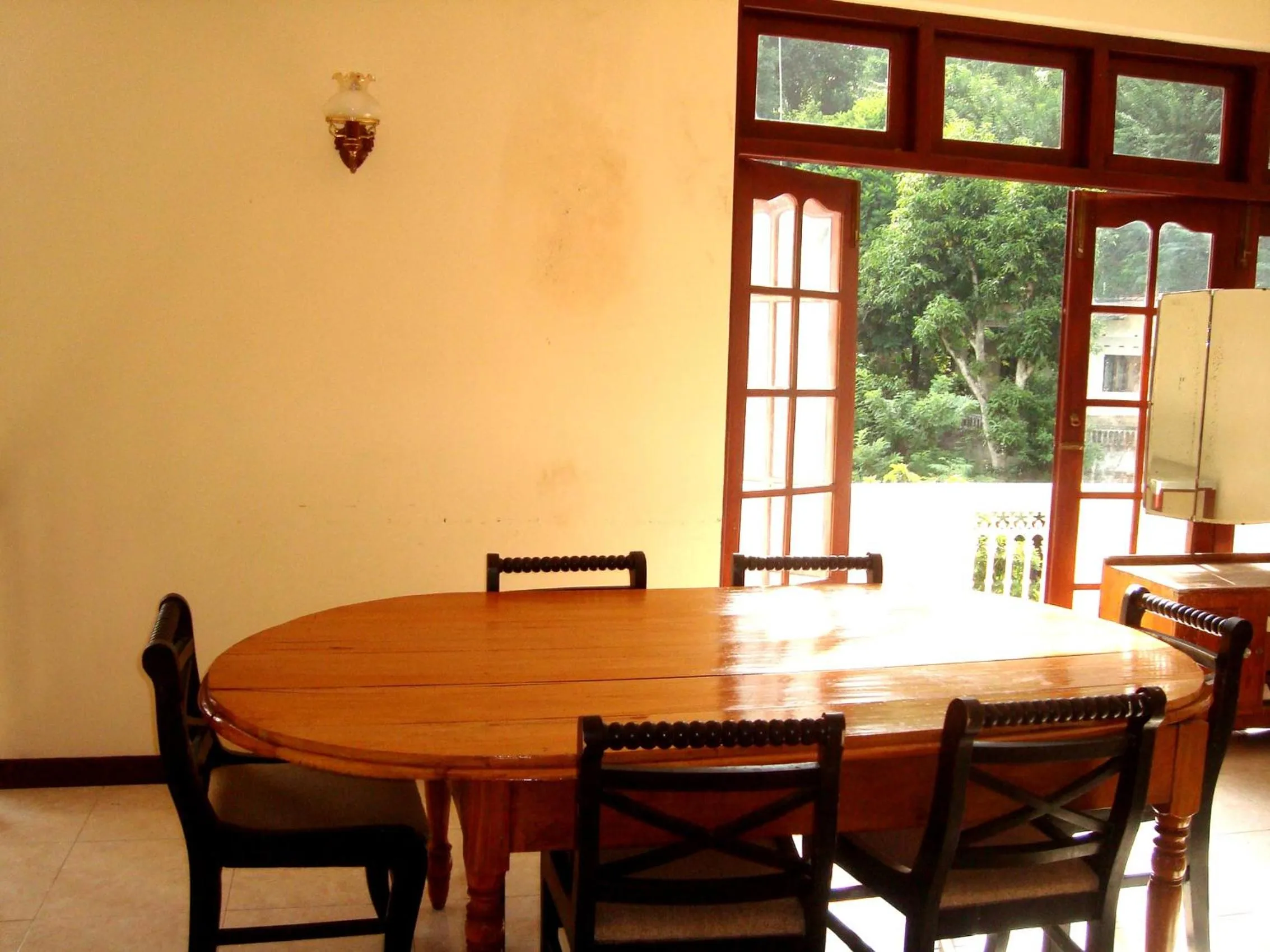 Restaurant/places to eat in Layathraa Kandy