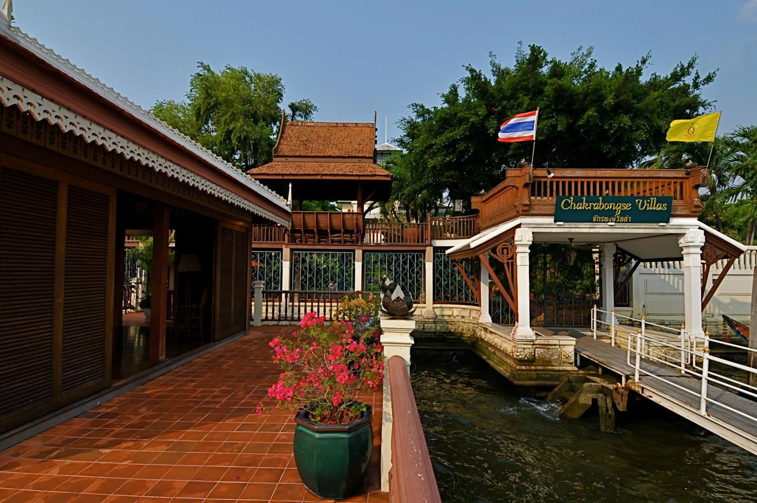 Facade/entrance in Chakrabongse Villas