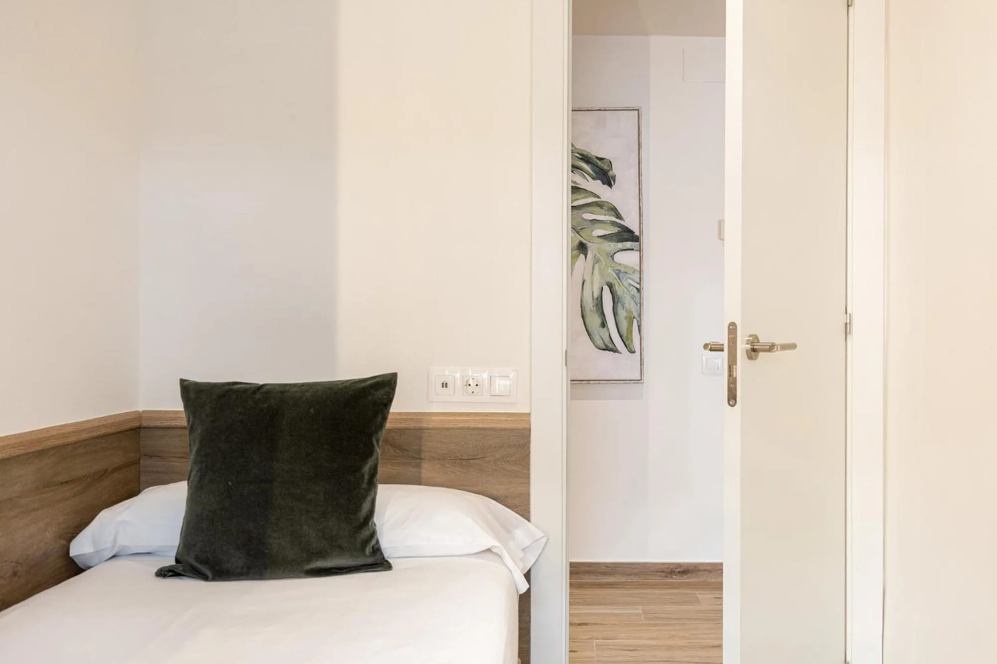 Photo of the whole room, Bed in Sitges Group Calm Beach