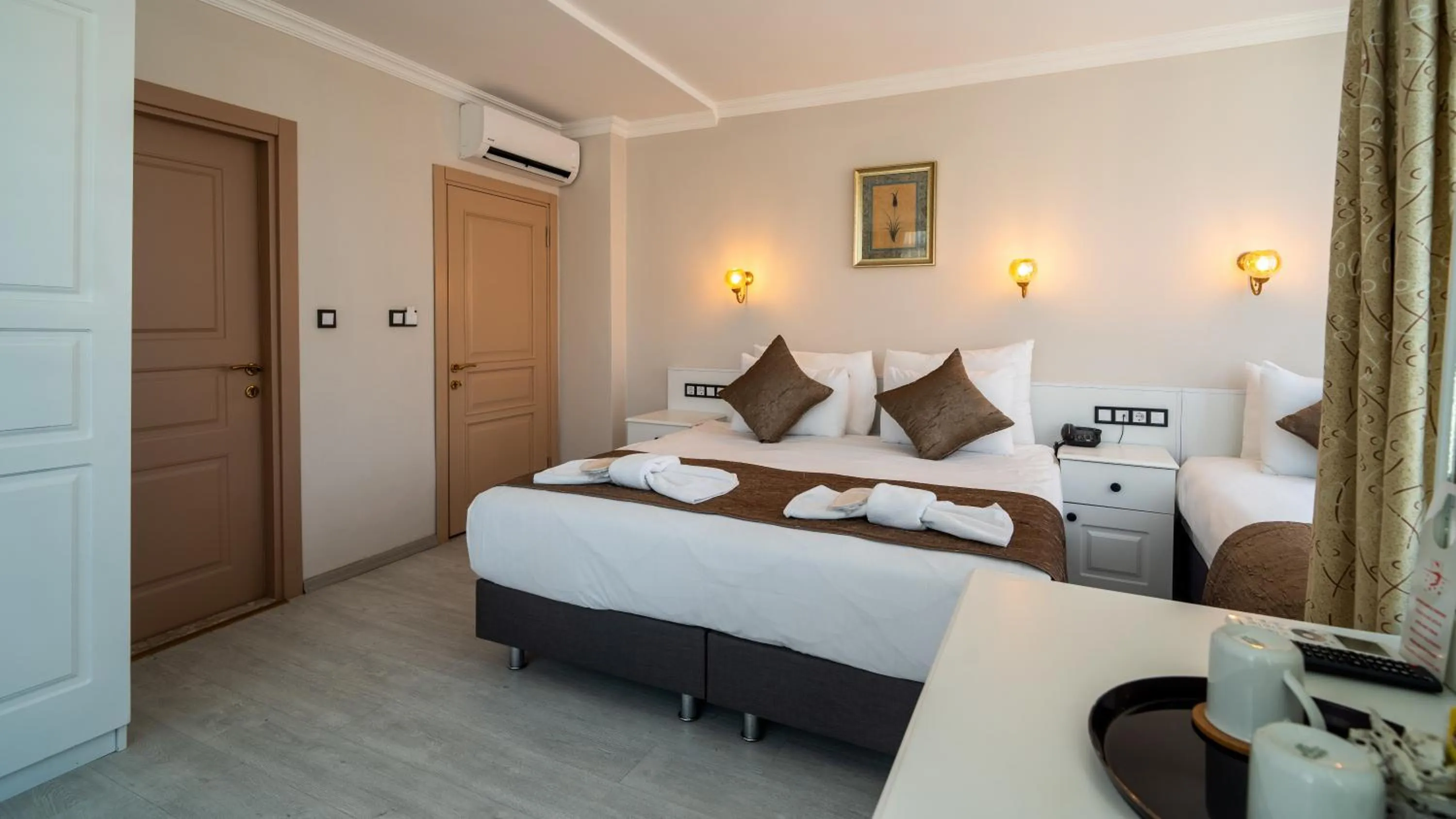 Photo of the whole room, Bed in Sultanahmet Cesme Hotel