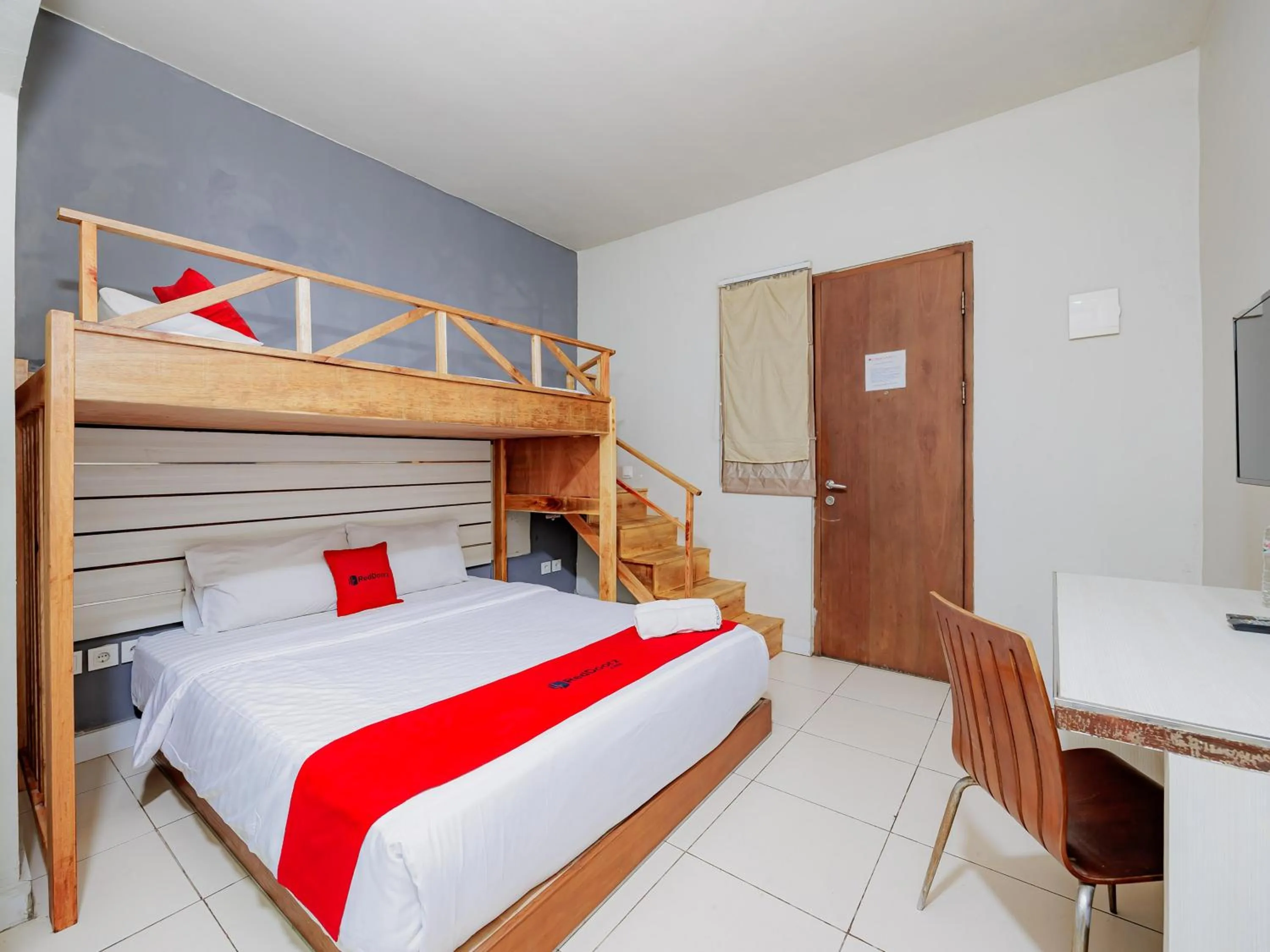 Bedroom, Bed in RedDoorz Plus near Asia Afrika 3