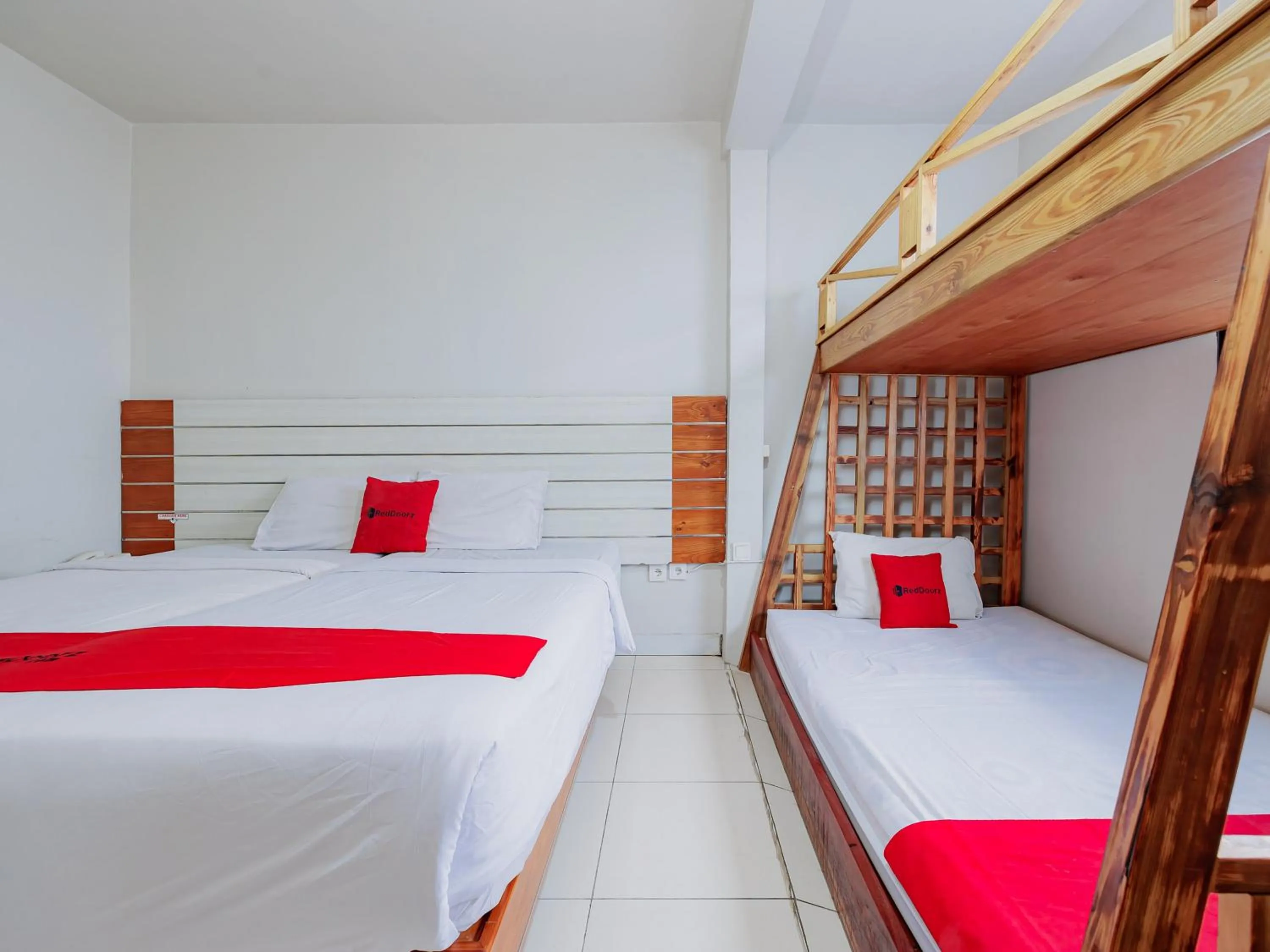 Bedroom, Bed in RedDoorz Plus near Asia Afrika 3