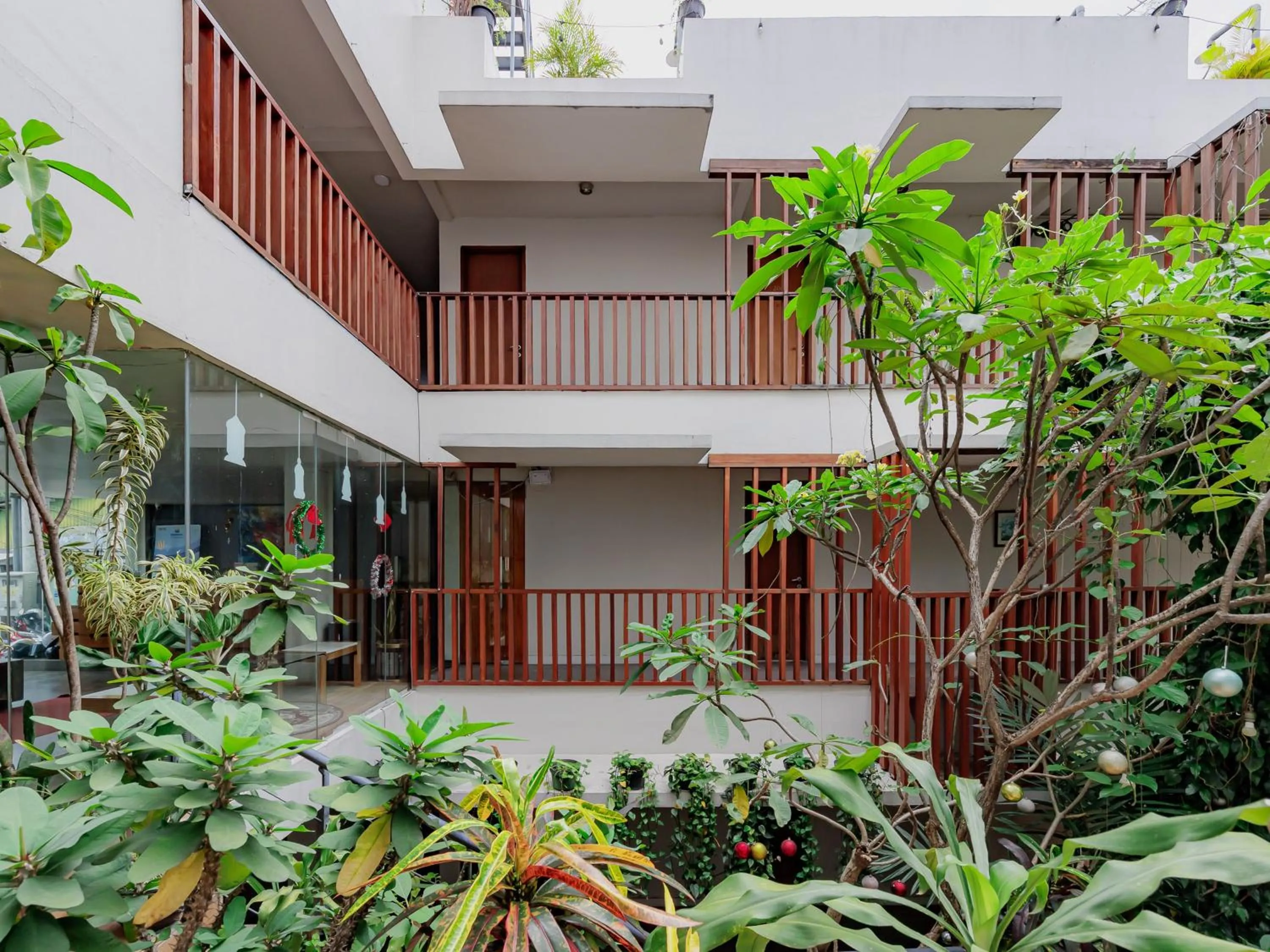 Facade/entrance in RedDoorz Plus near Asia Afrika 3