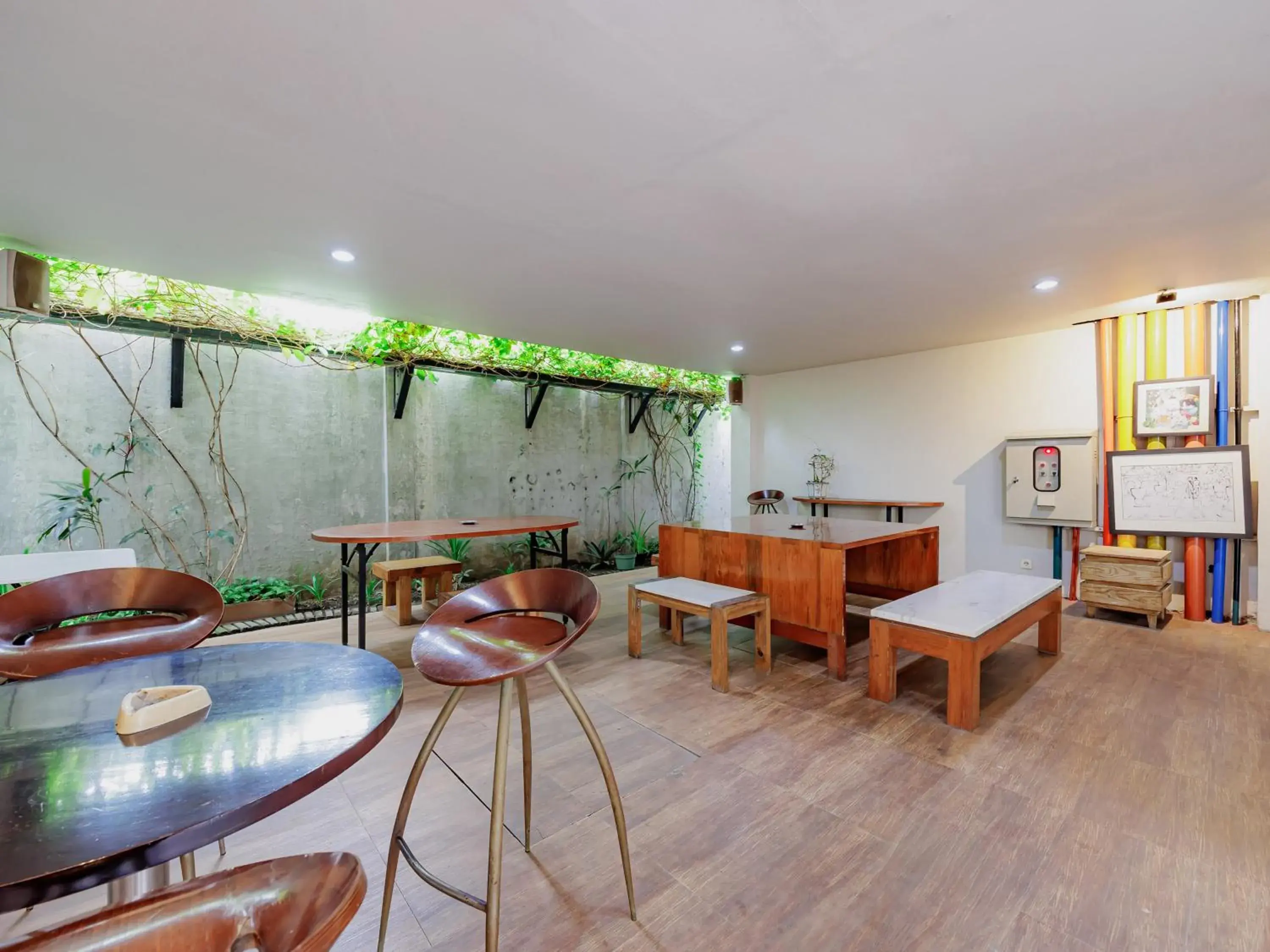 Property building in RedDoorz Plus near Asia Afrika 3 Property building in RedDoorz Plus near Asia Afrika 3