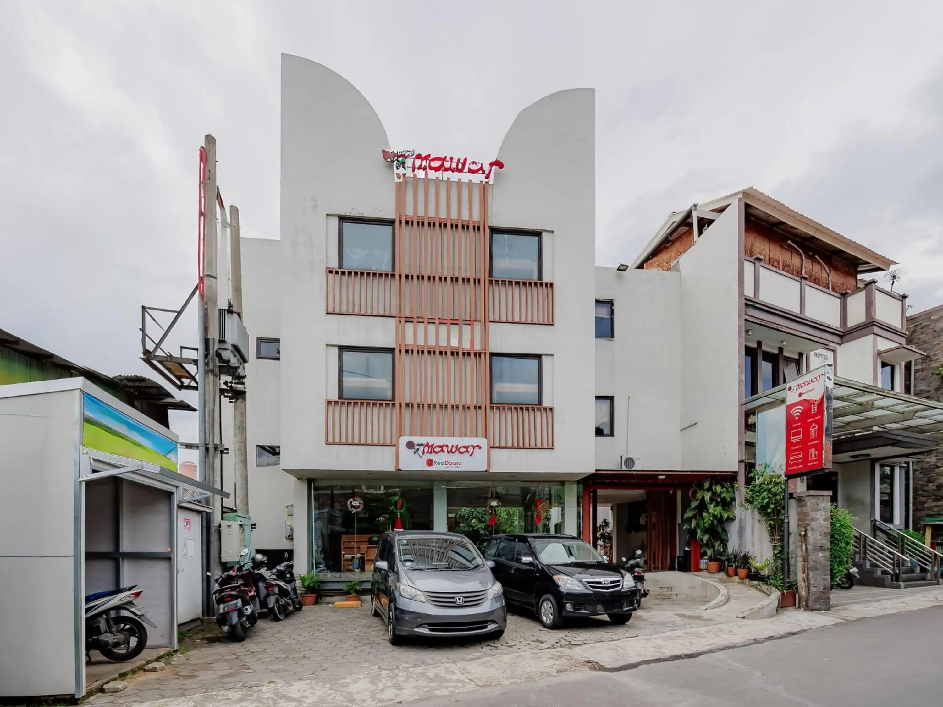 Facade/entrance in RedDoorz Plus near Asia Afrika 3 Facade/entrance in RedDoorz Plus near Asia Afrika 3