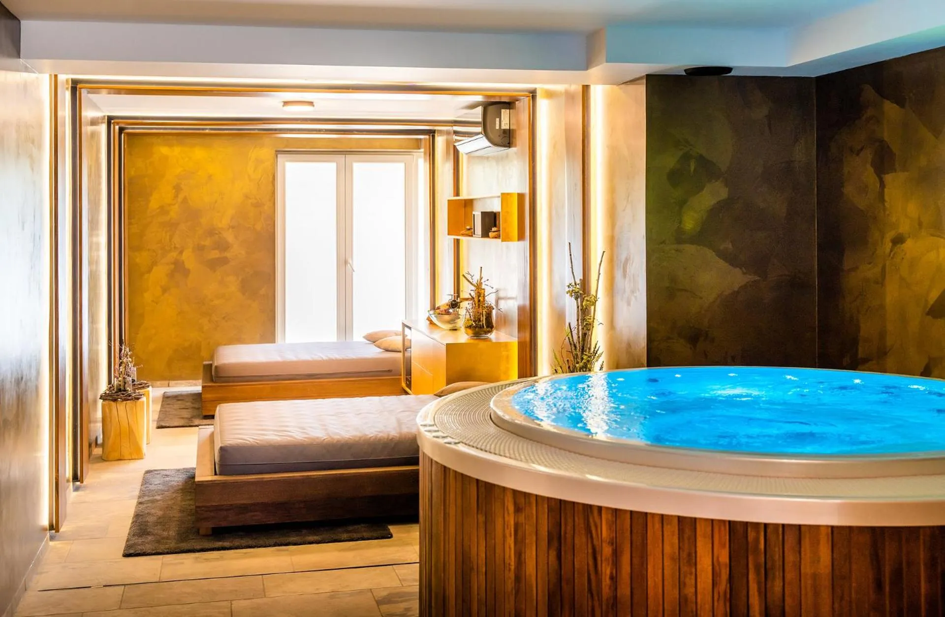 Hot Tub, Bed in Hotel Akademie