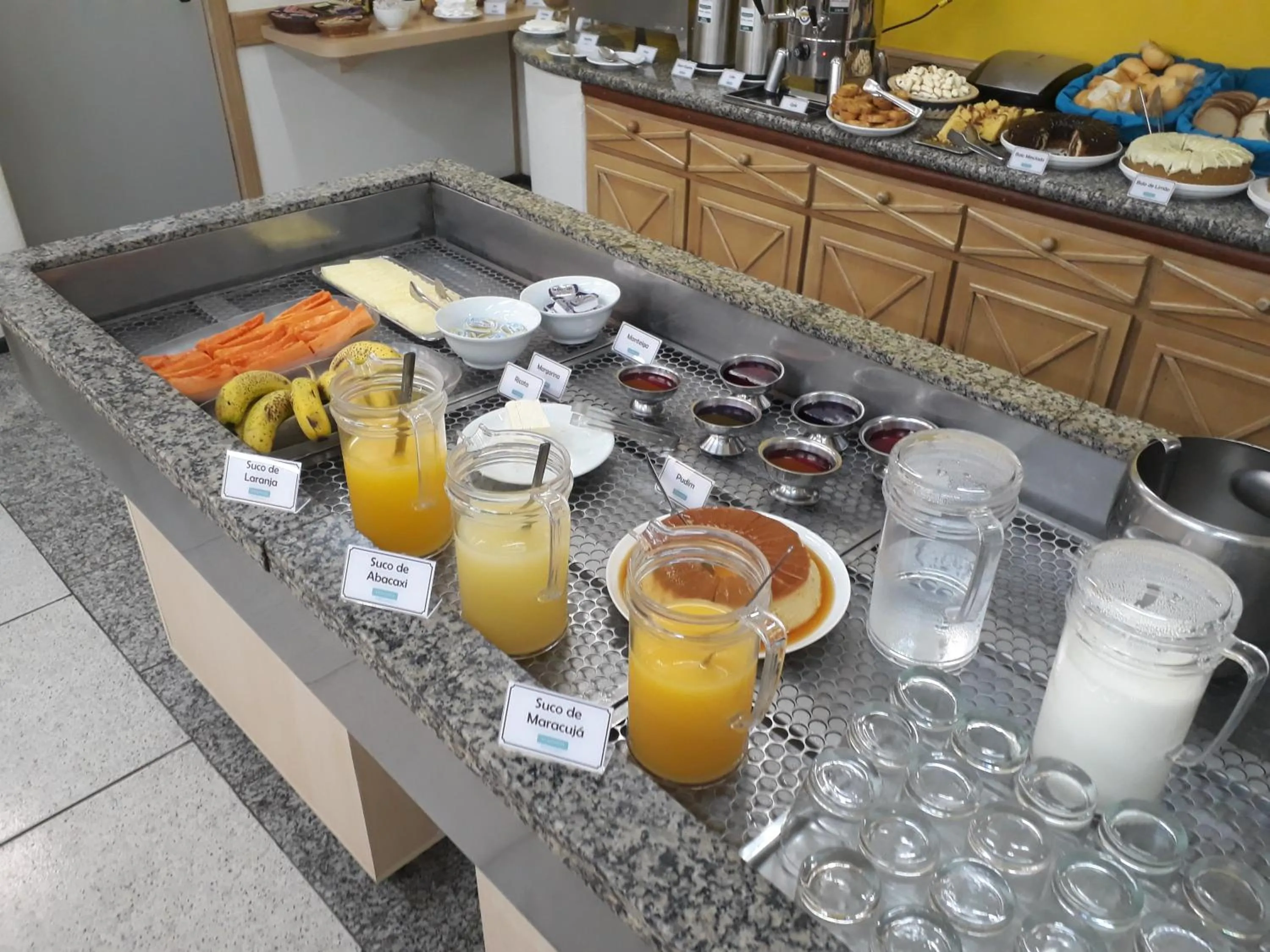 Restaurant/places to eat in Hotel Ideal