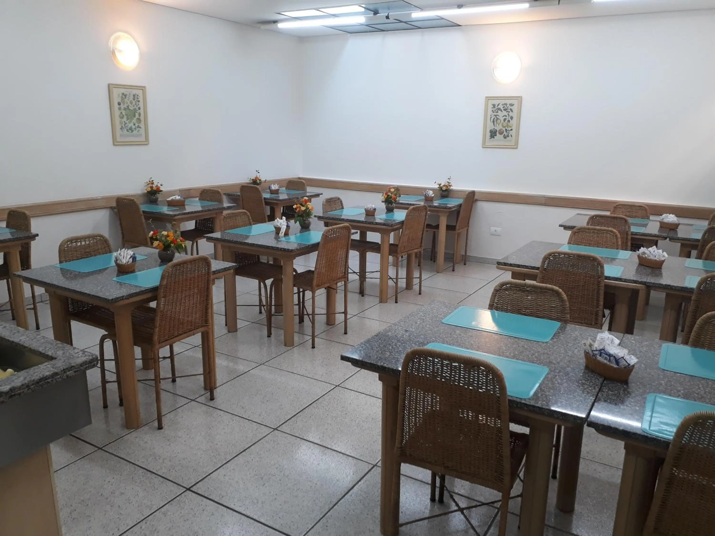 Restaurant/places to eat in Hotel Ideal