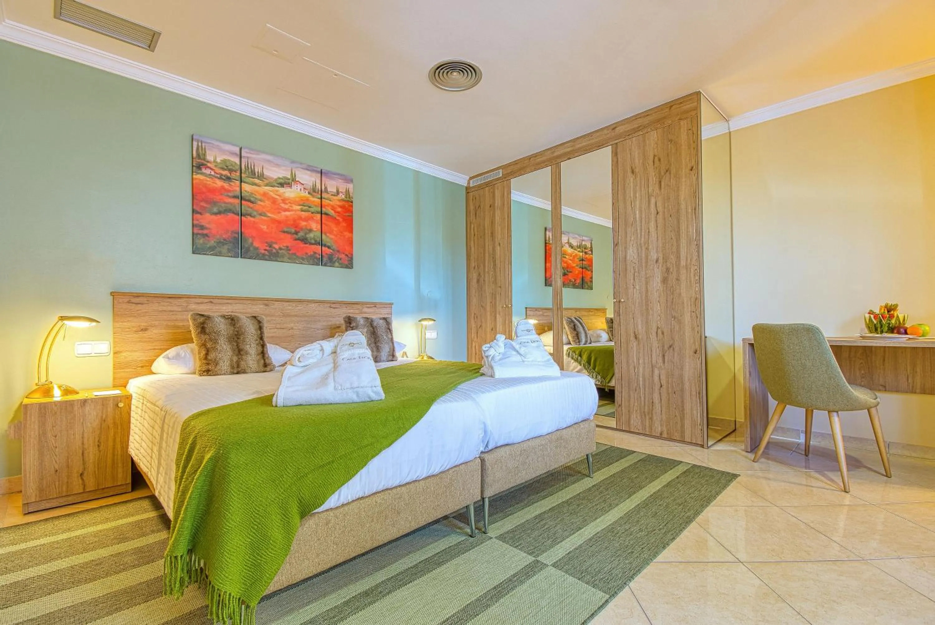 Photo of the whole room, Bed in Casa León Royal Retreat