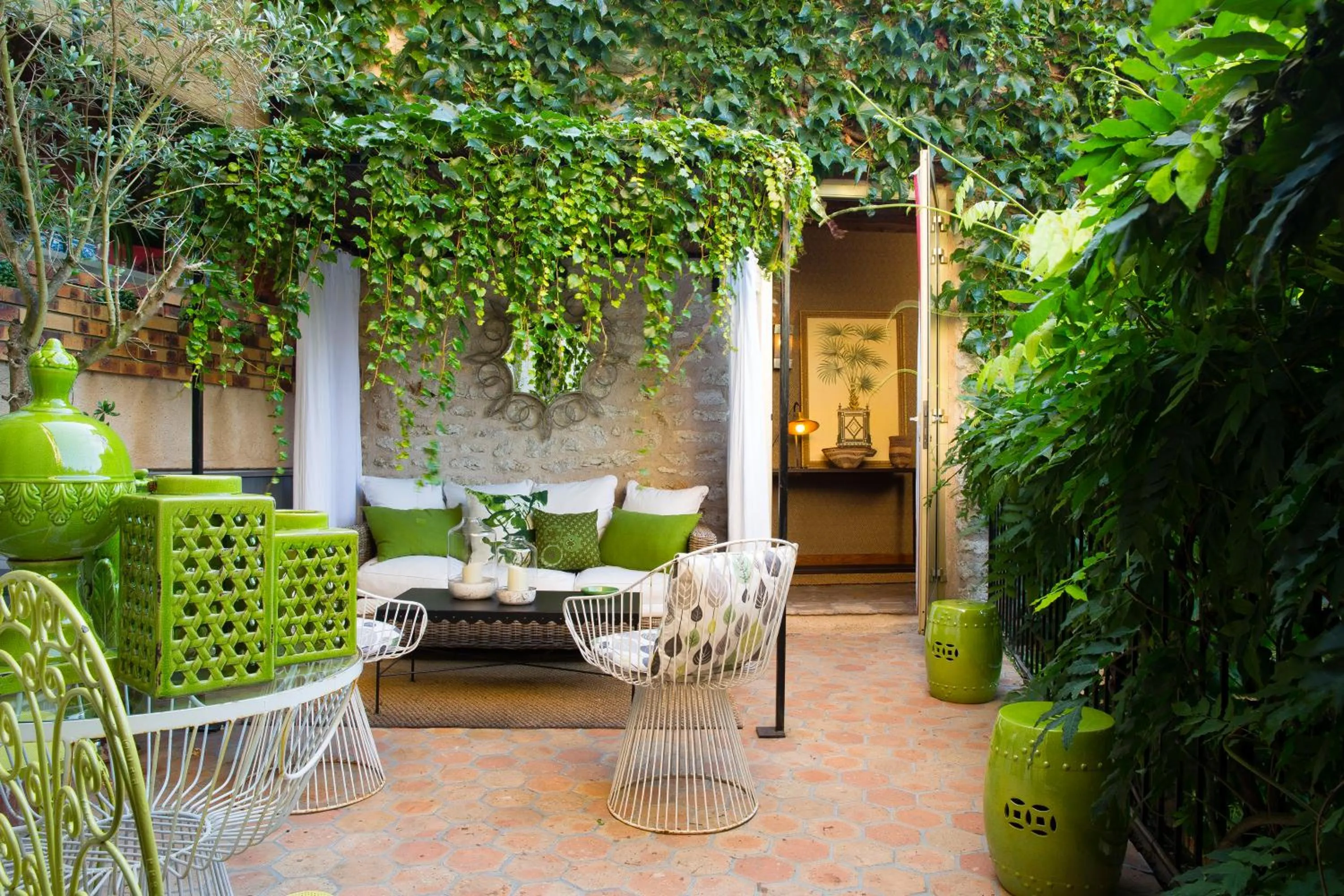 Property building in Hotel De France