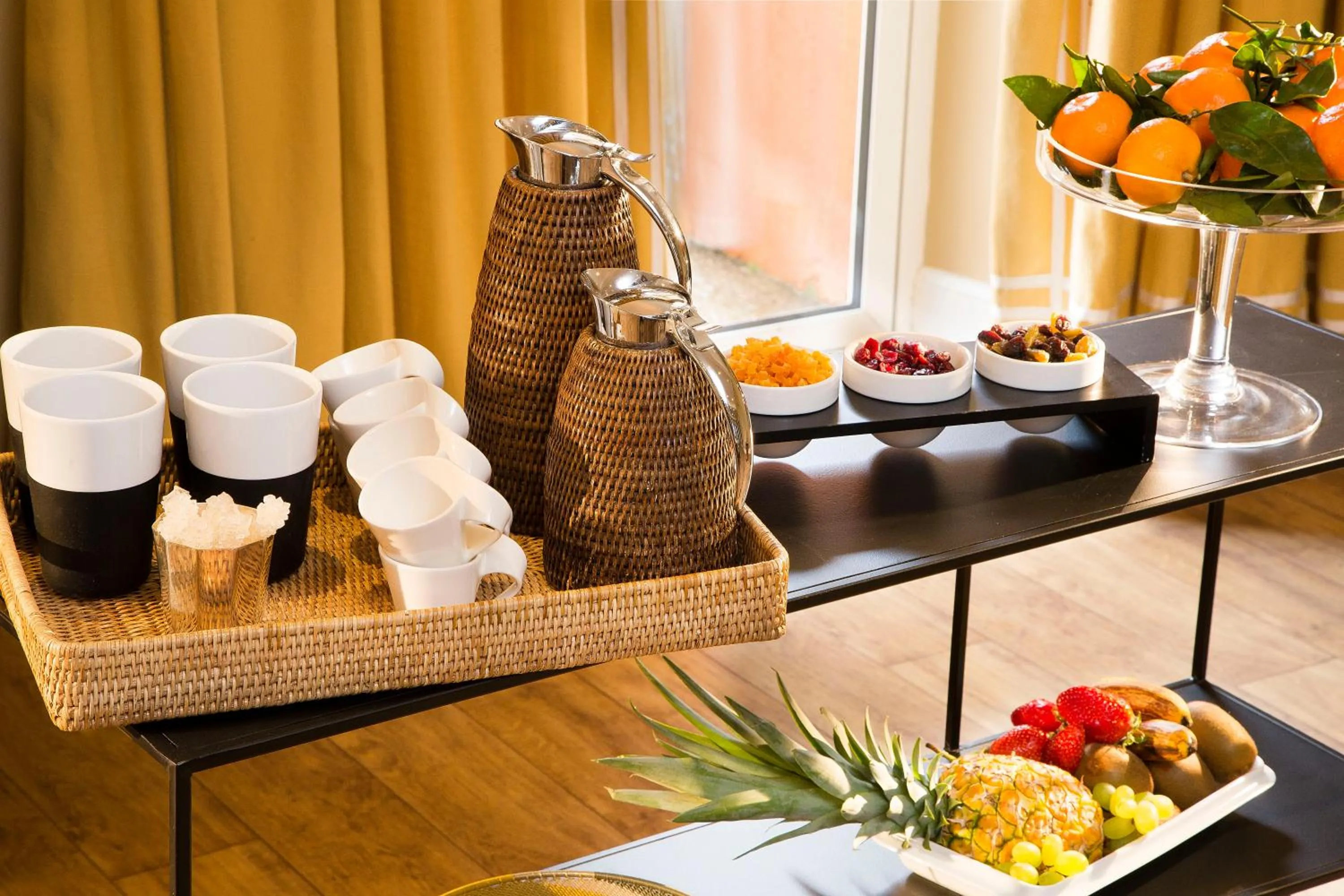 Food and drinks in Hotel De France