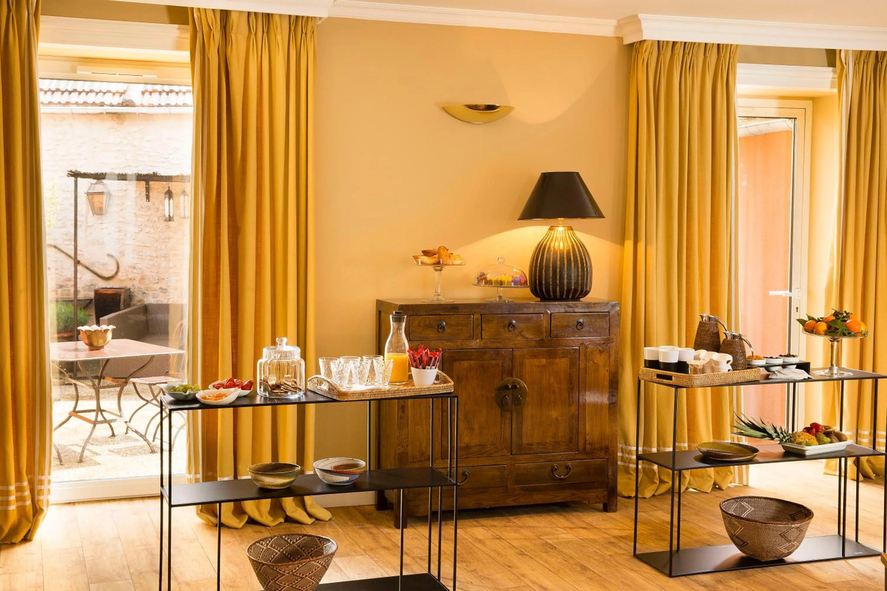 Restaurant/places to eat in Hotel De France