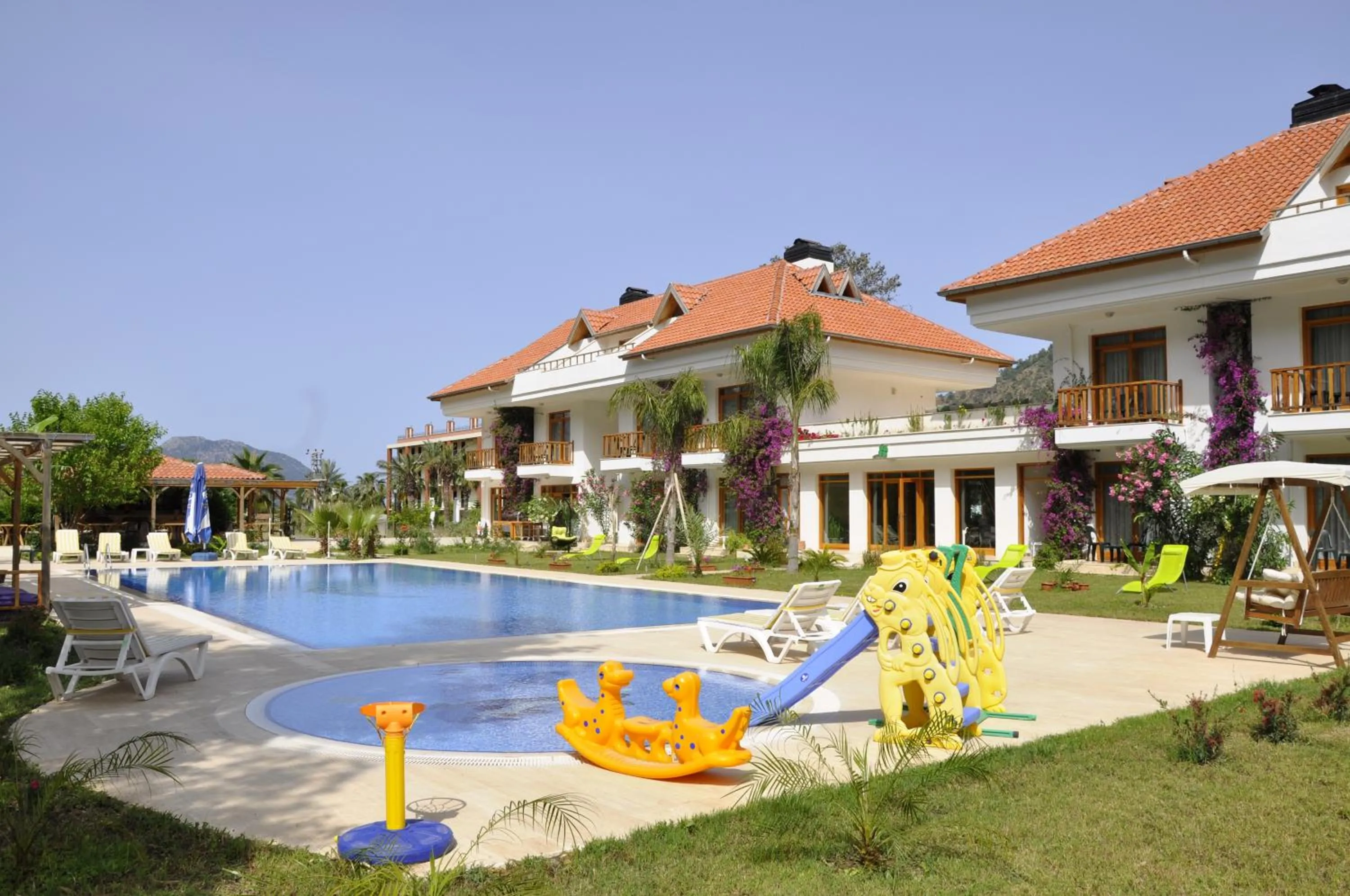 Swimming pool in Yonca Hotel