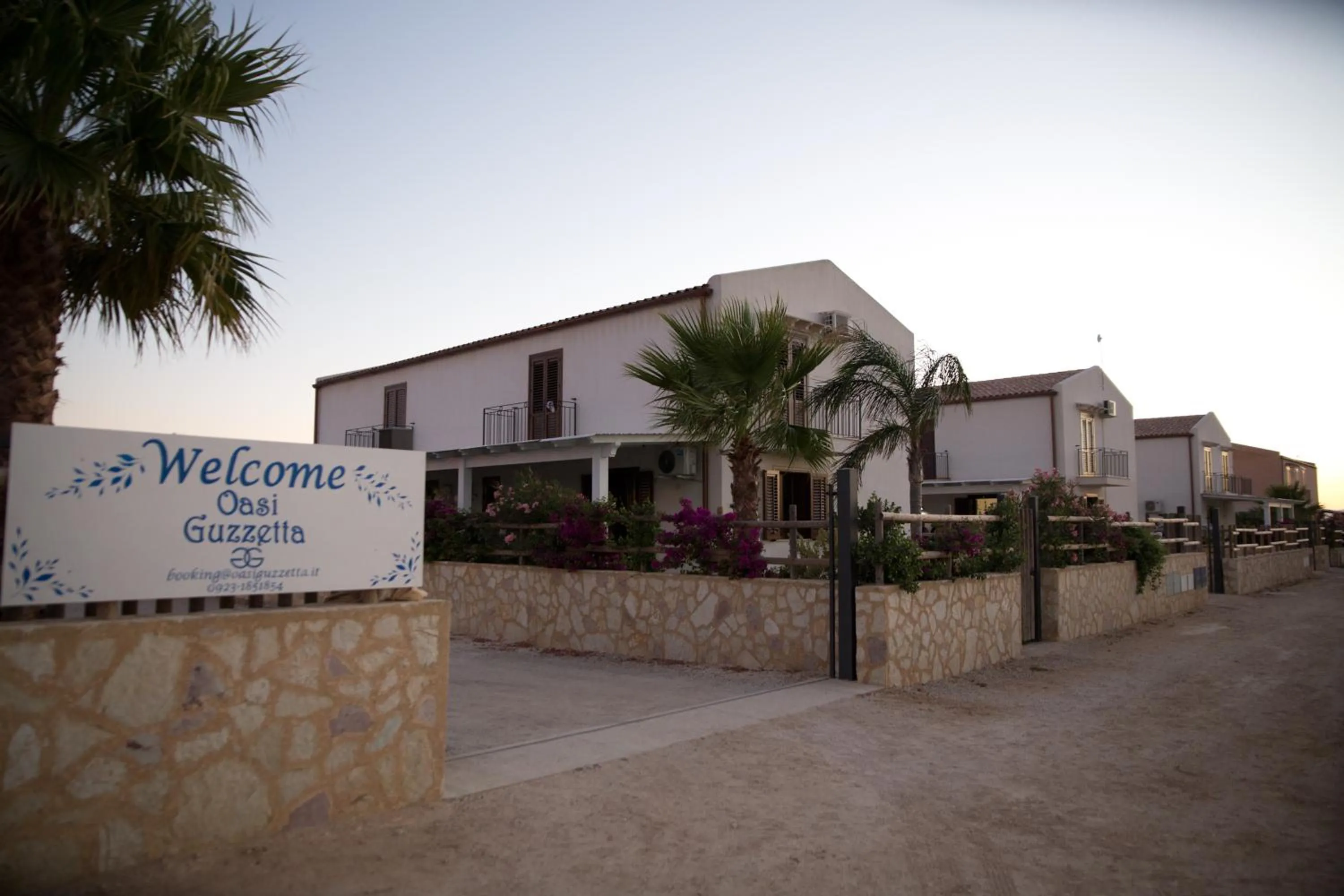 Facade/entrance in Oasi Guzzetta Hotel&Case Vacanze