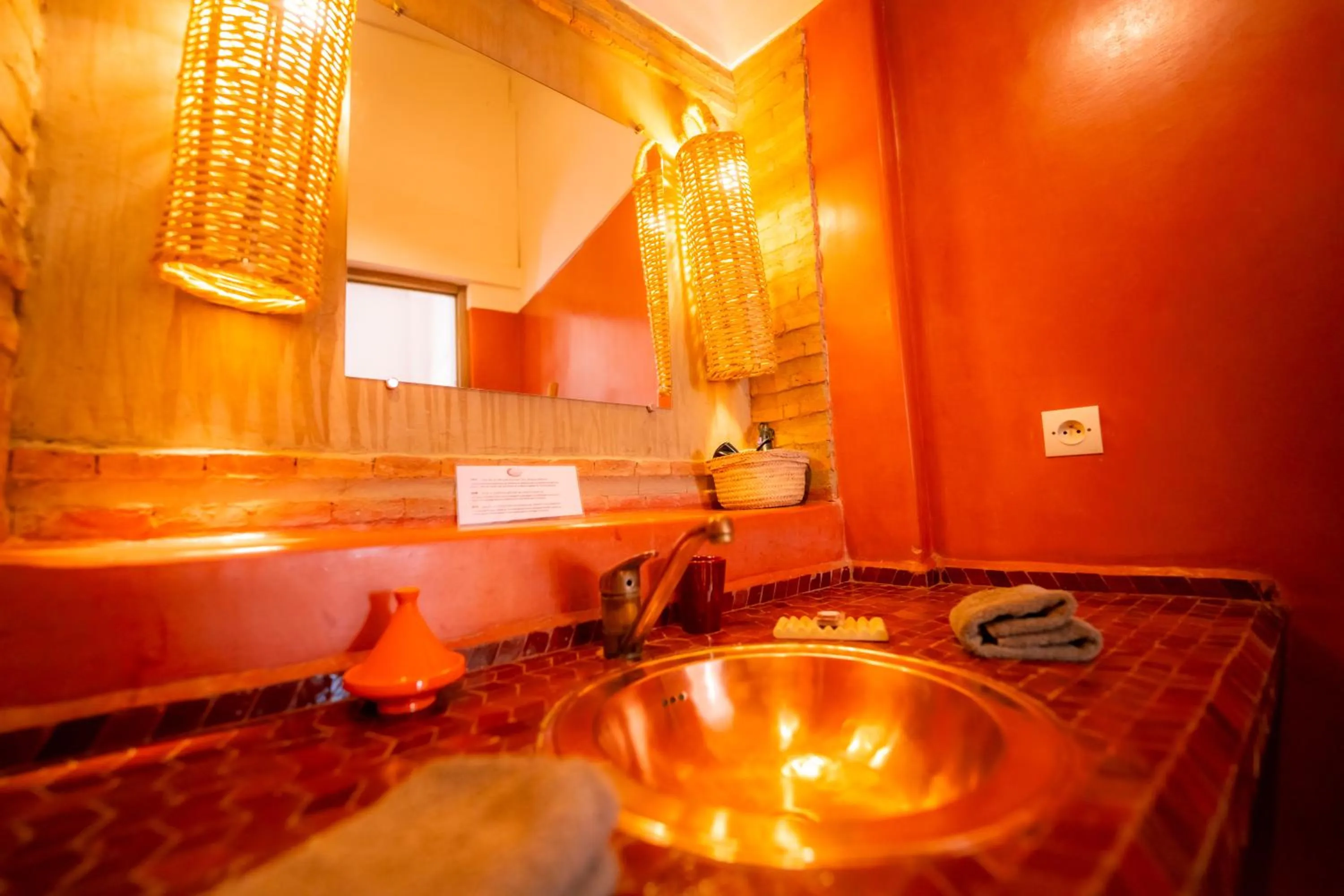 Bathroom in Riad Dar Massai