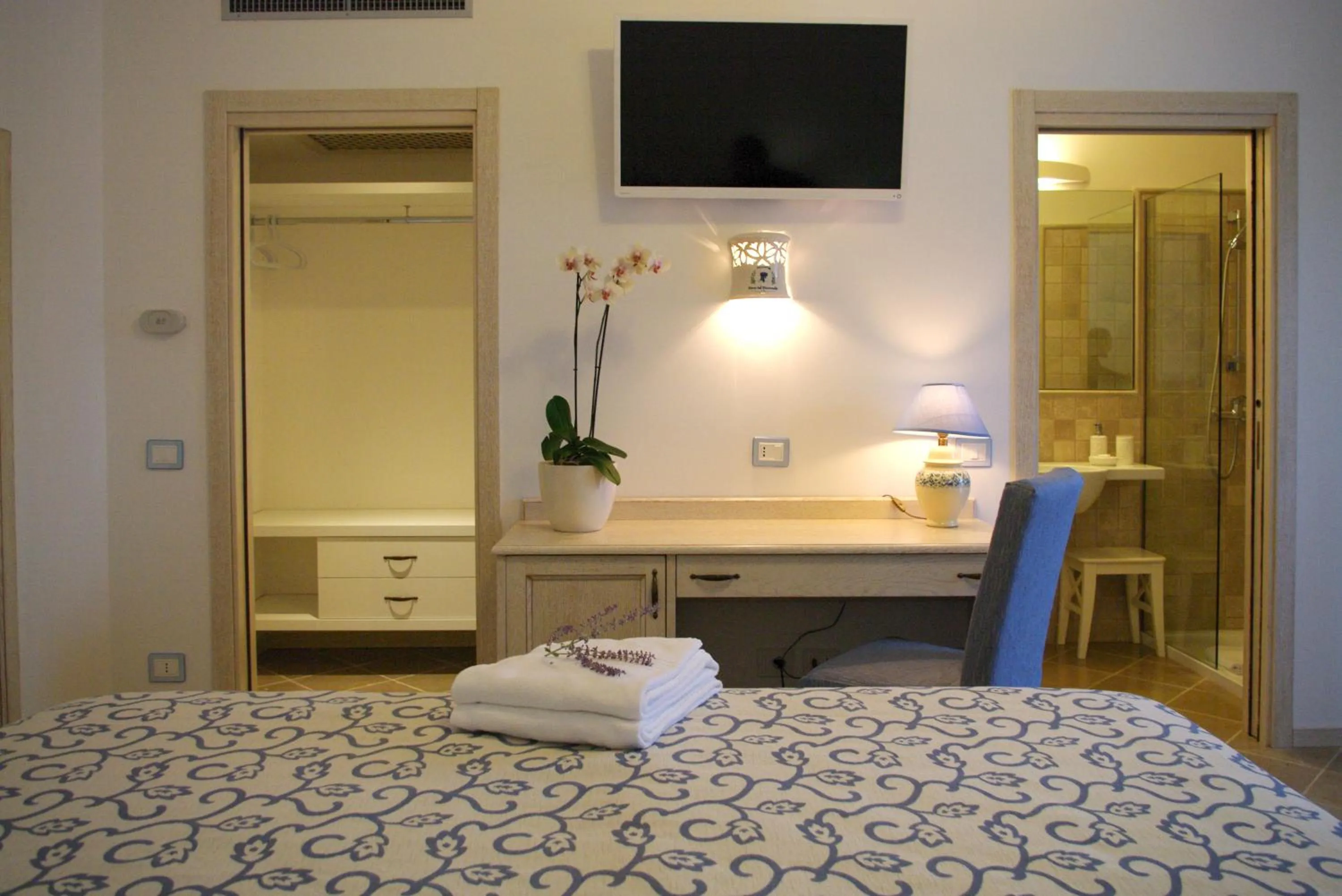 Photo of the whole room, Bed in Masseria Torre Del Diamante