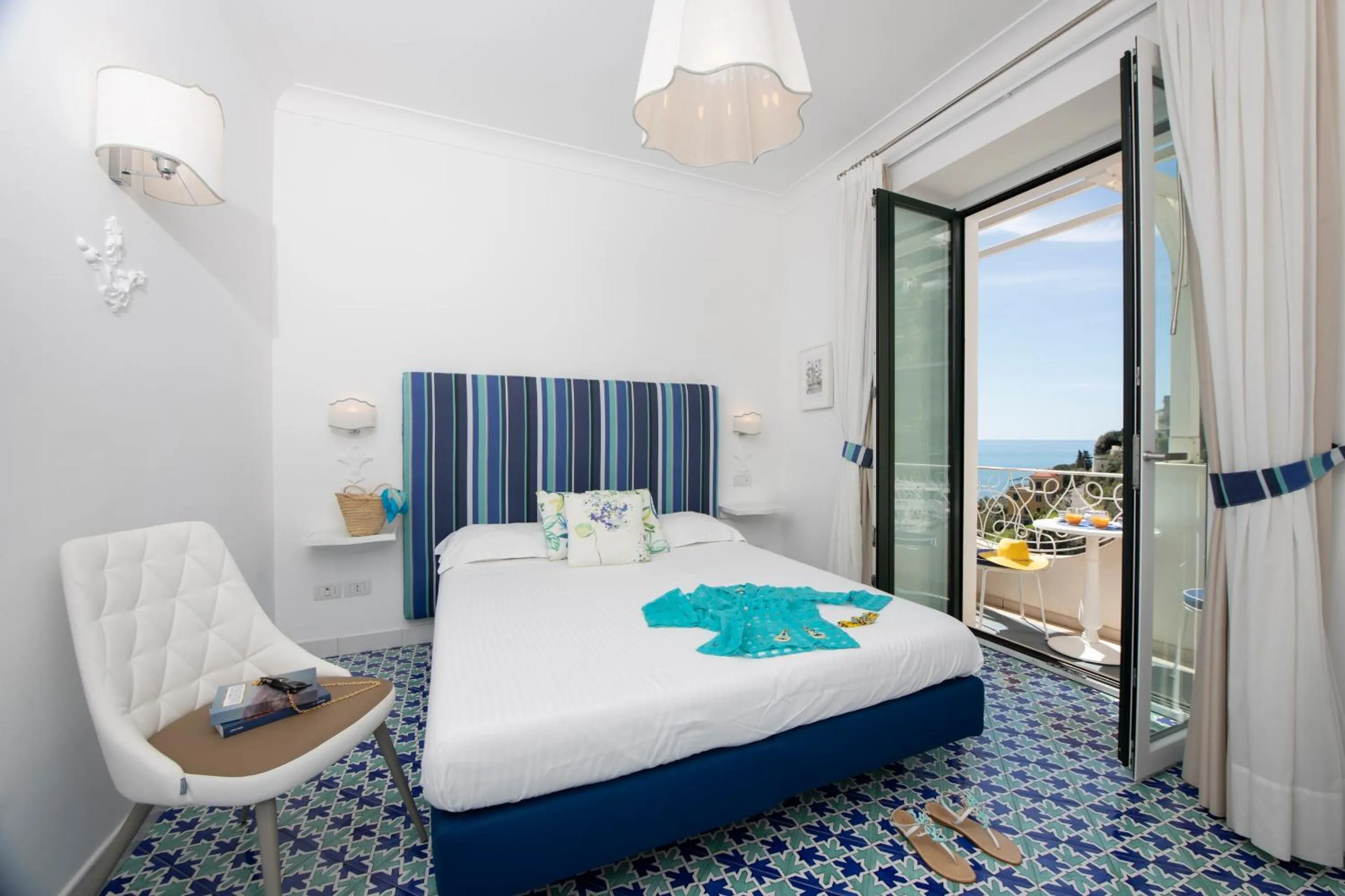 Bed in Villa Guarracino Amalfi