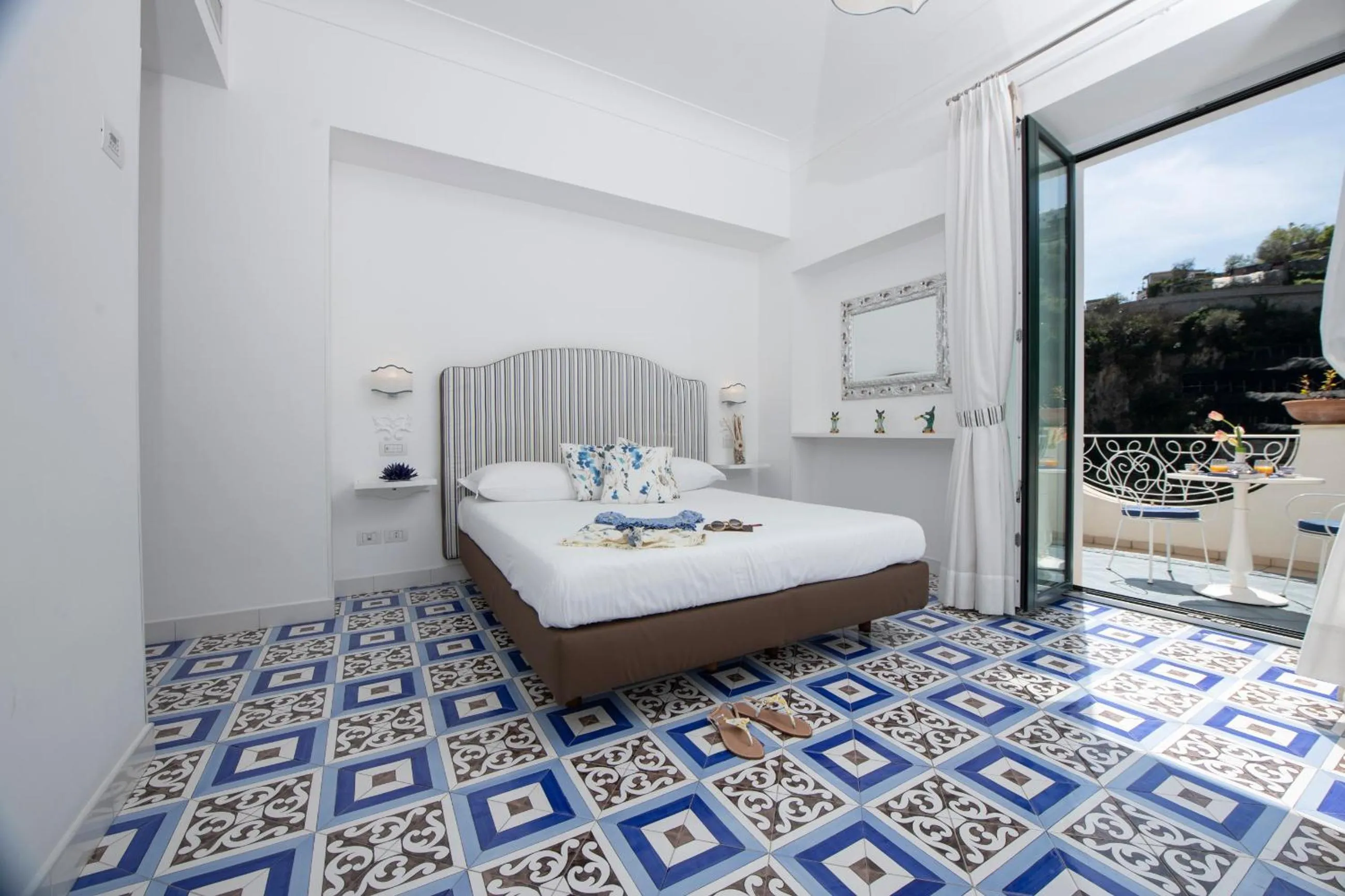 Bed in Villa Guarracino Amalfi