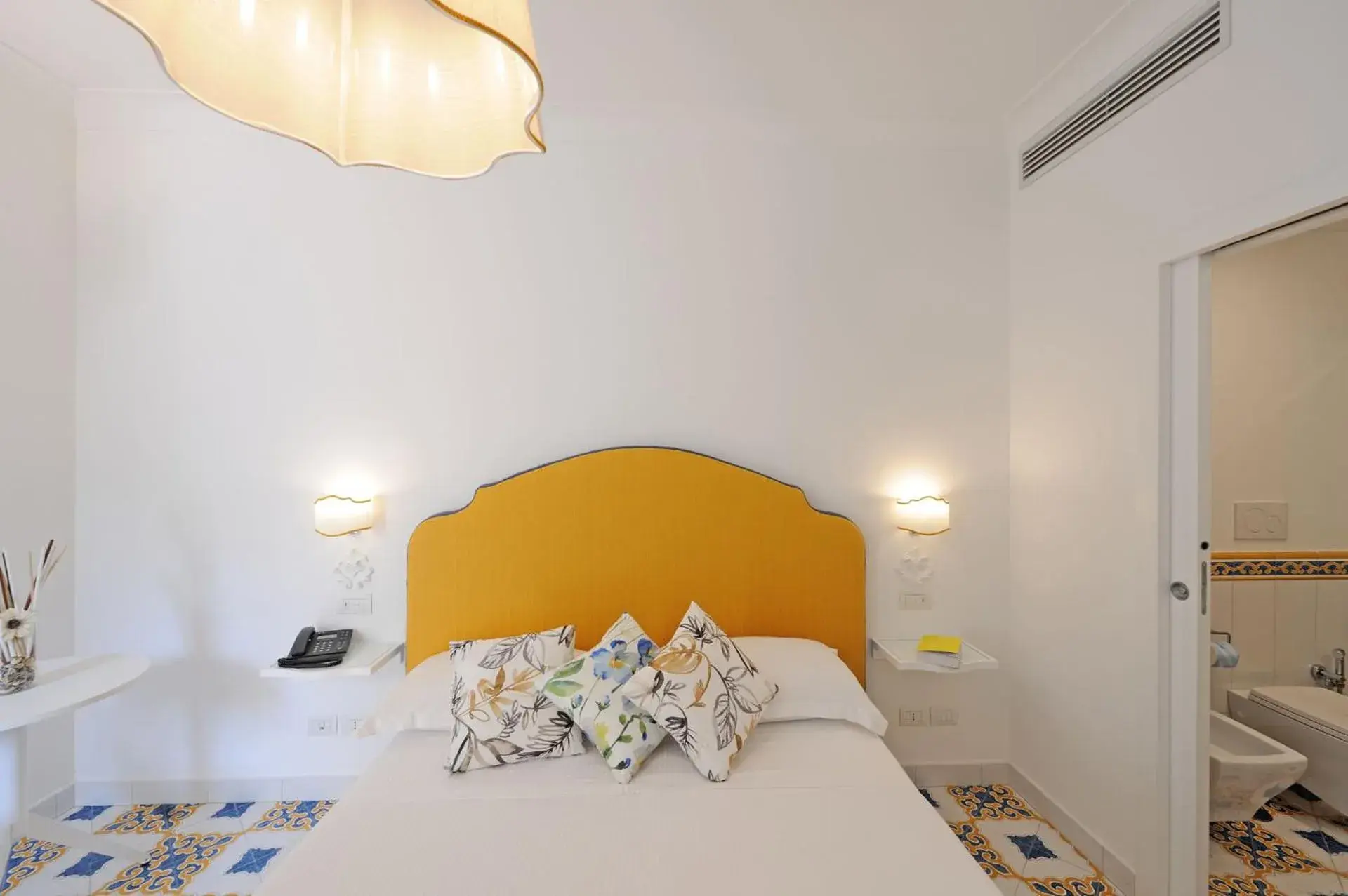 Standard Double or Twin Room in Villa Guarracino Amalfi Standard Double or Twin Room in Villa Guarracino Amalfi