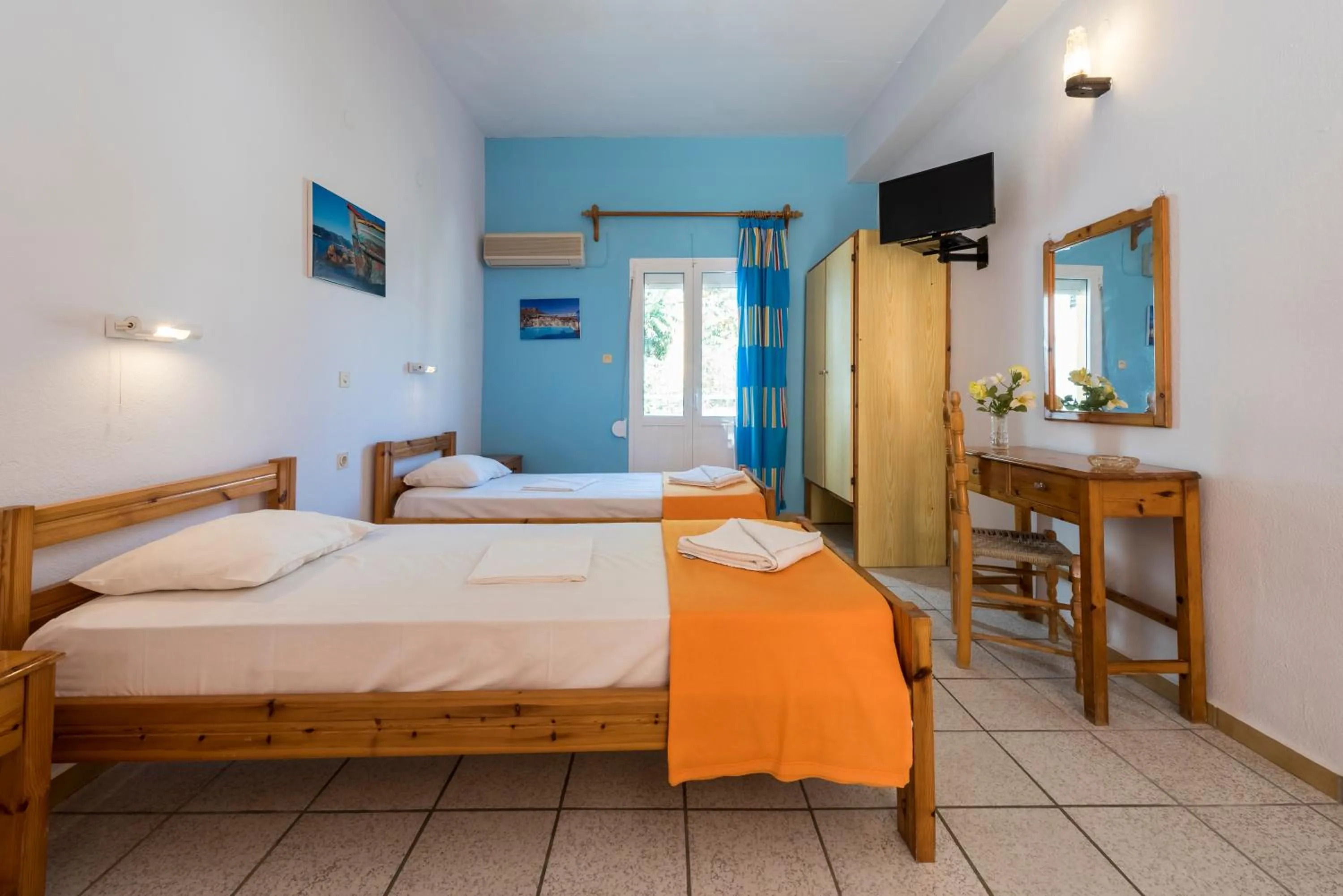 Photo of the whole room, Bed in Elefteria Hotel