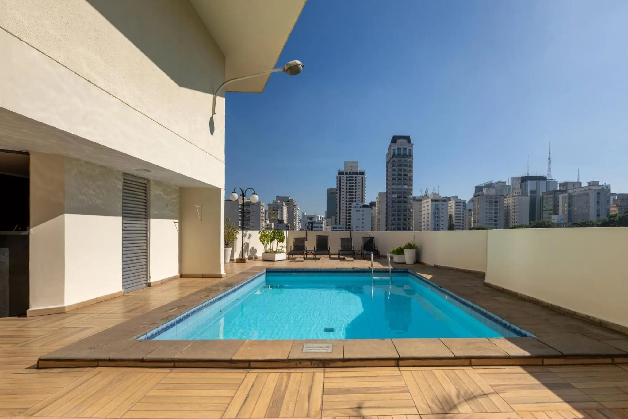 Swimming pool in Hotel Trianon Paulista