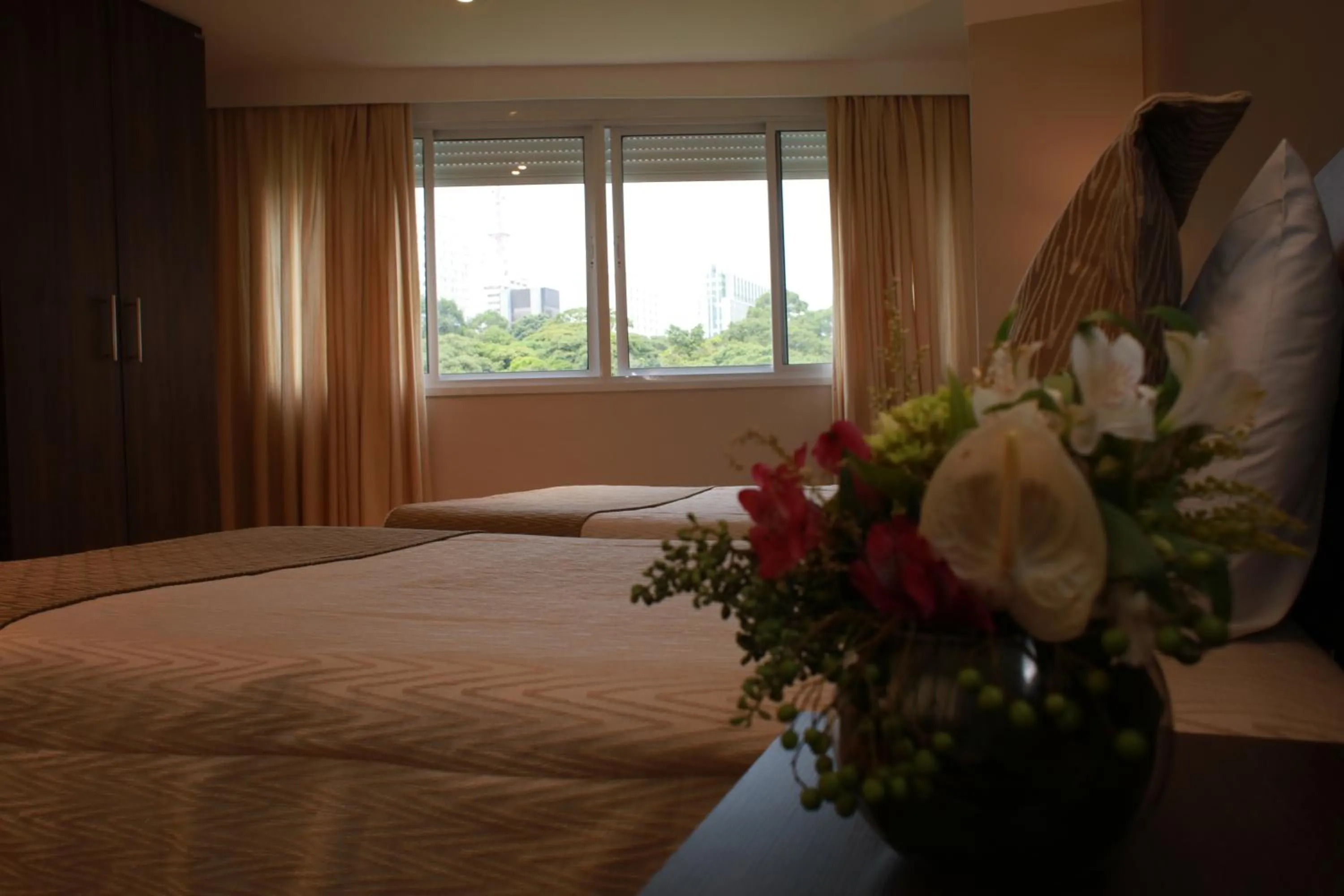 Garden view, Bed in Hotel Trianon Paulista