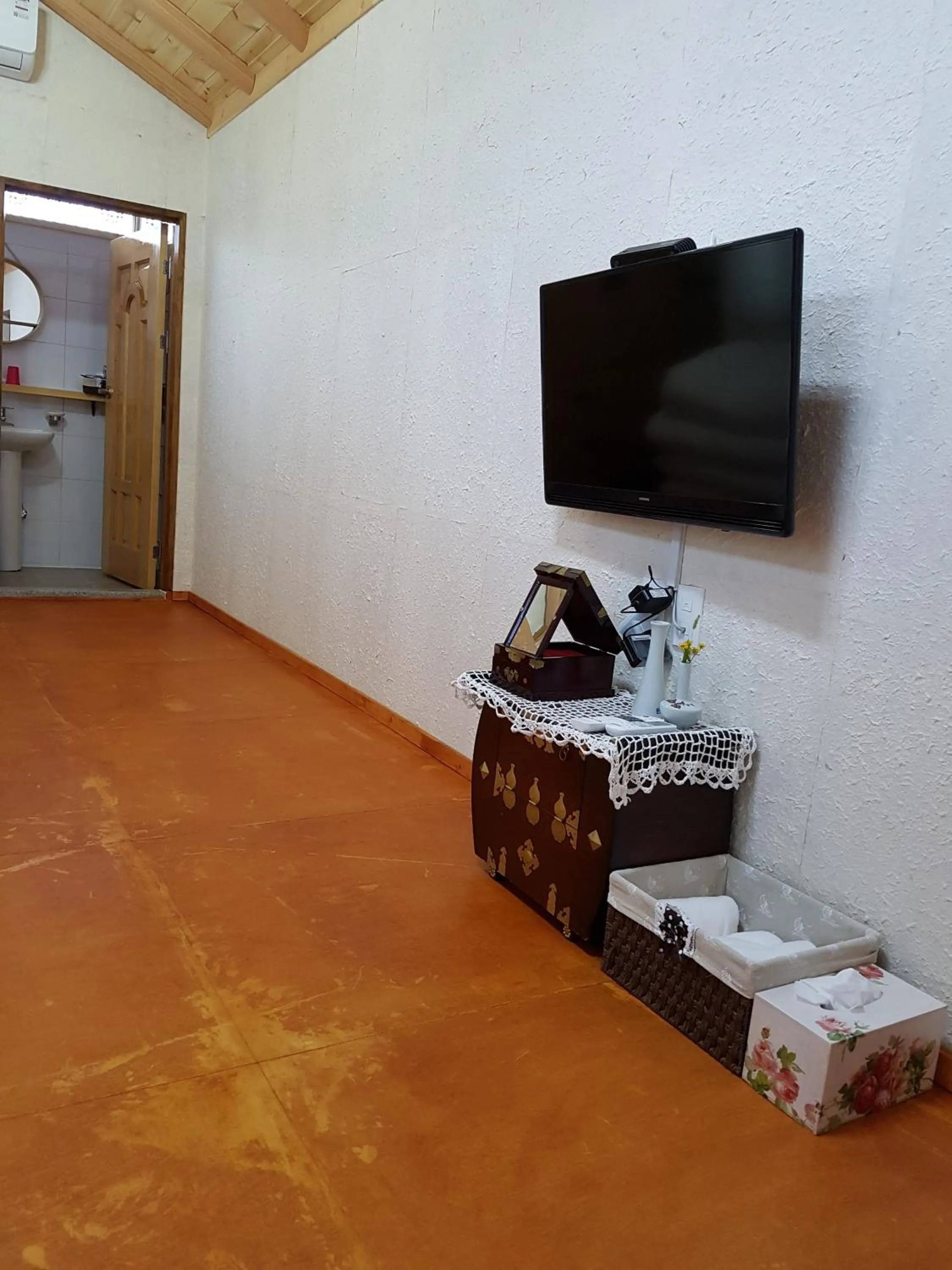 Decorative detail in The Hanok