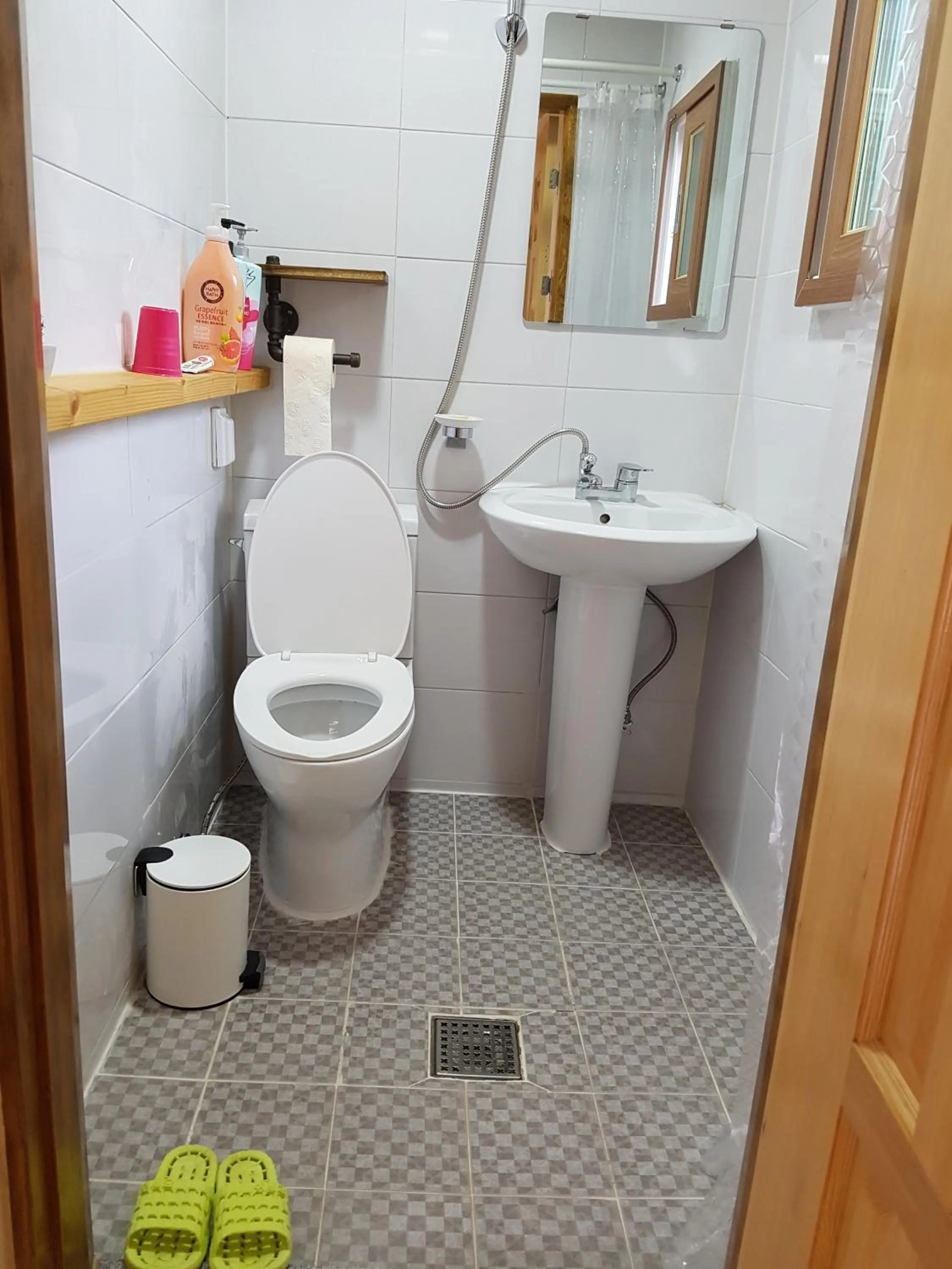 Toilet in The Hanok