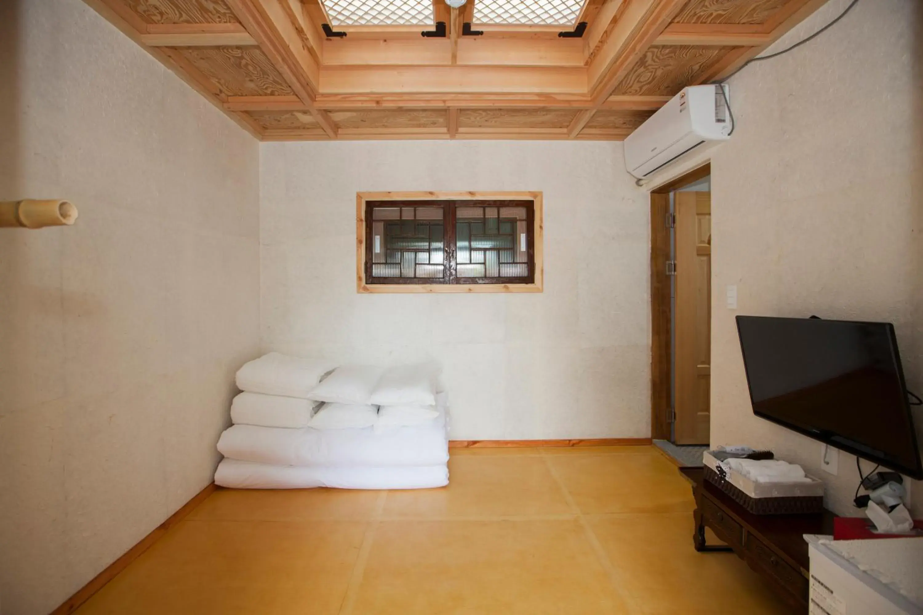 Three-Bedroom House in The Hanok Three-Bedroom House in The Hanok