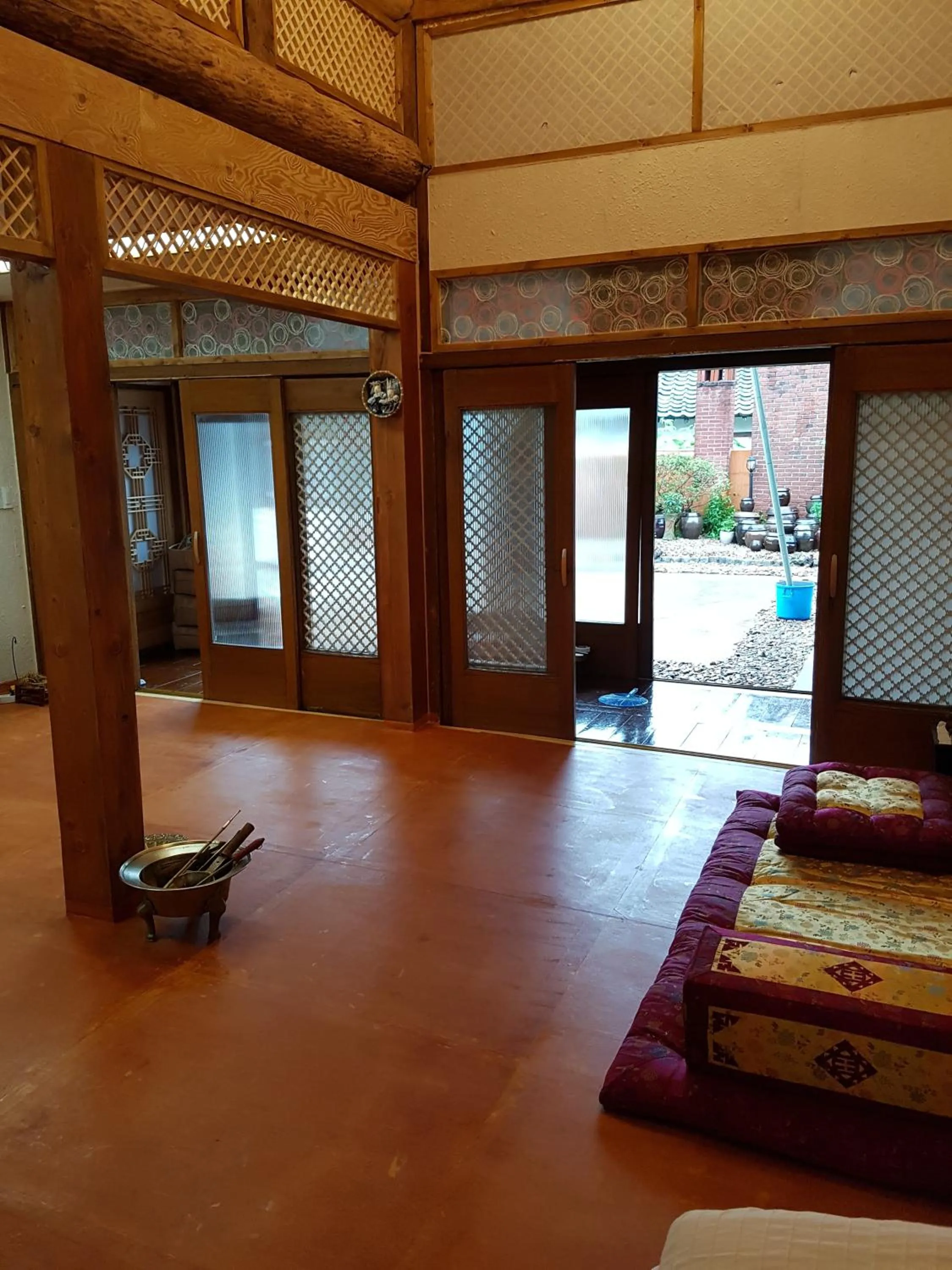 Decorative detail in The Hanok