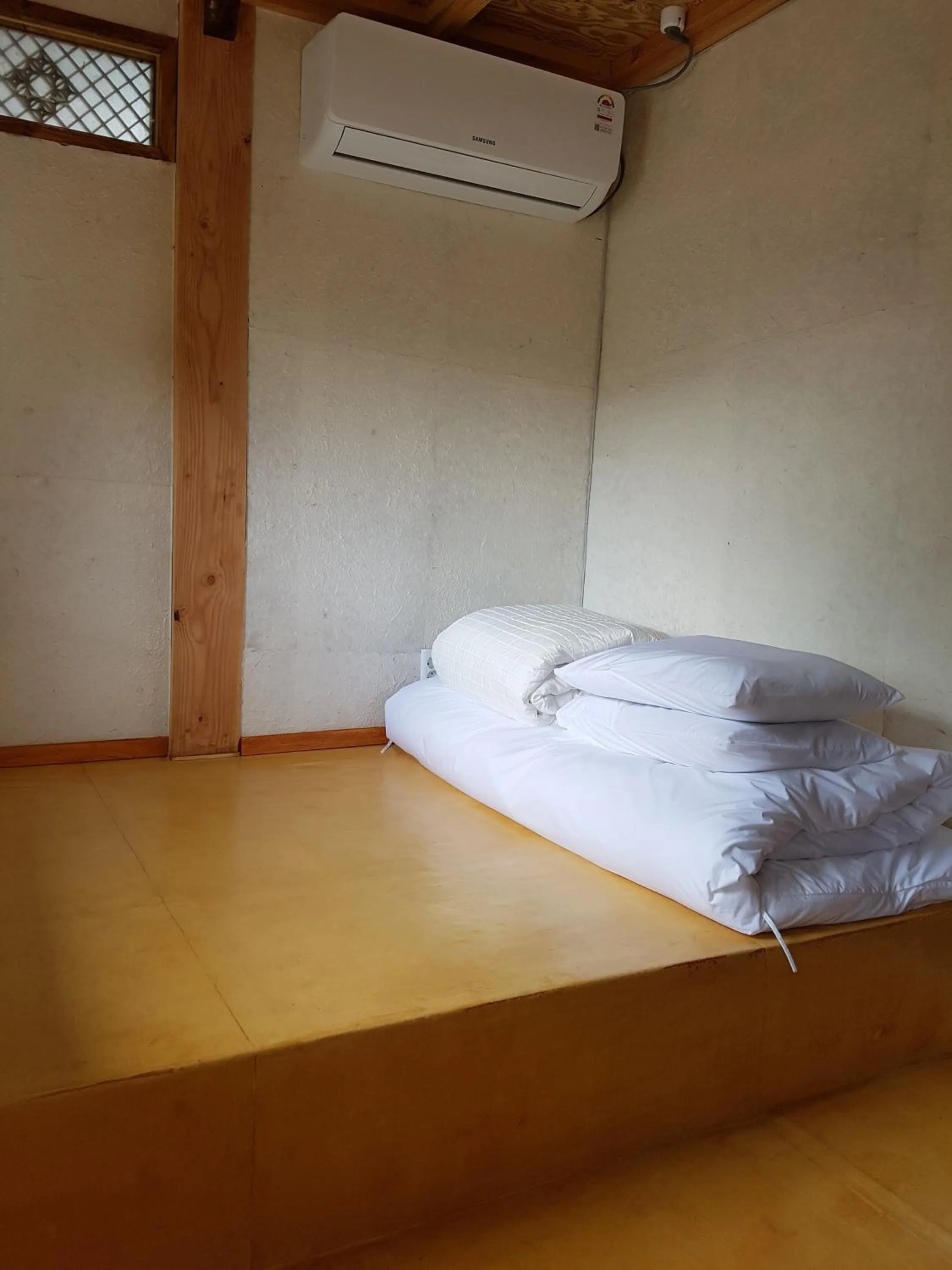Bed in The Hanok
