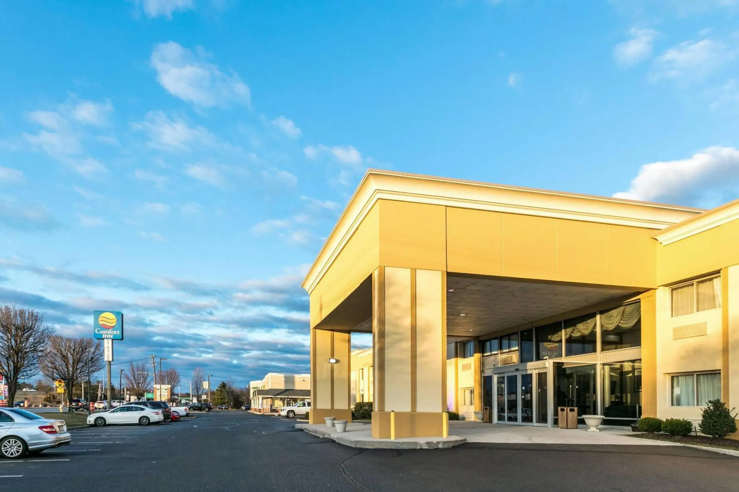 Property building in Comfort Inn Medford-Long Island Property building in Comfort Inn Medford-Long Island