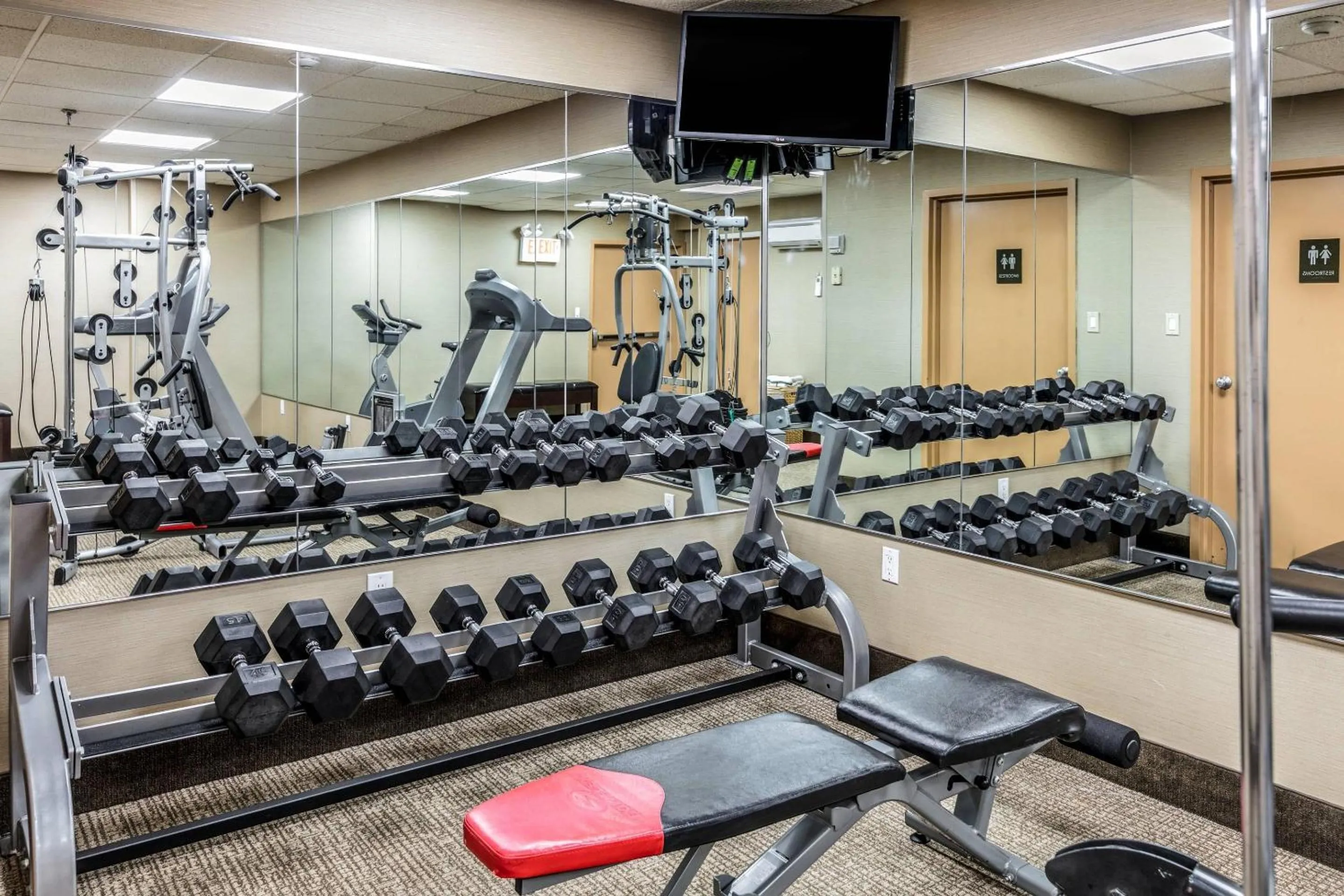 Fitness centre/facilities in Comfort Inn Medford-Long Island