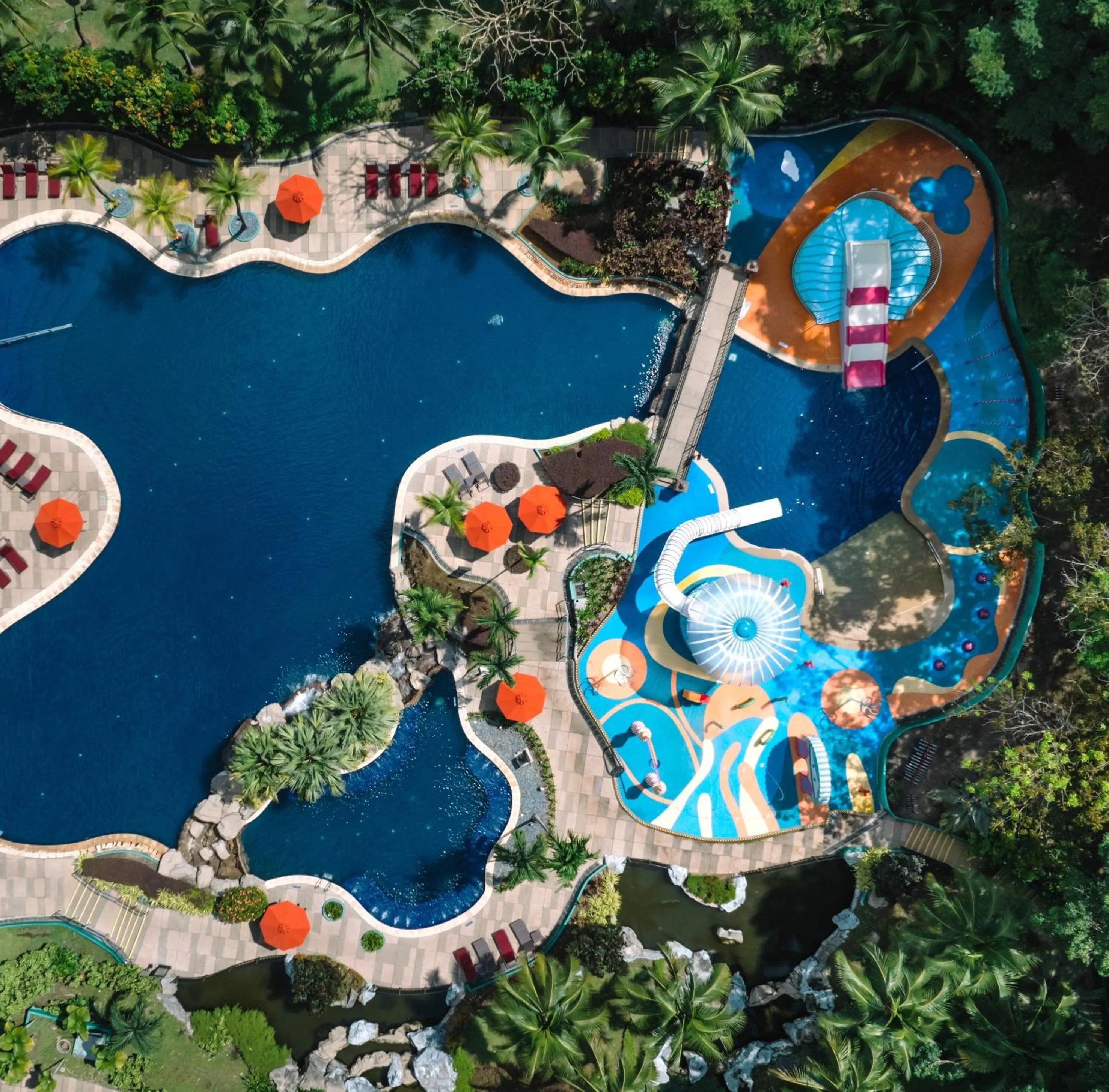Swimming pool in Putrajaya Marriott Hotel