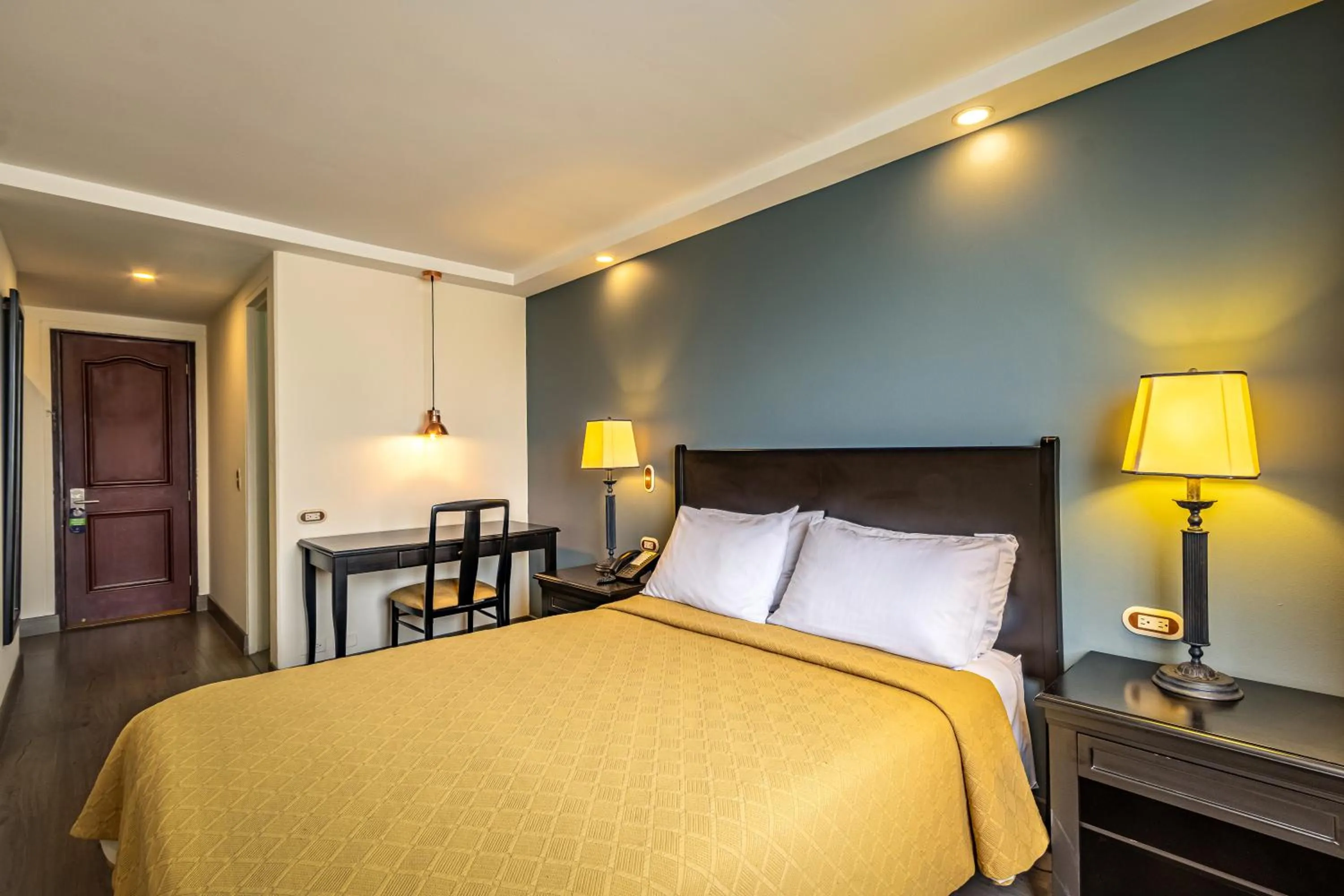 Bedroom, Bed in Hotel Dann Av. 19