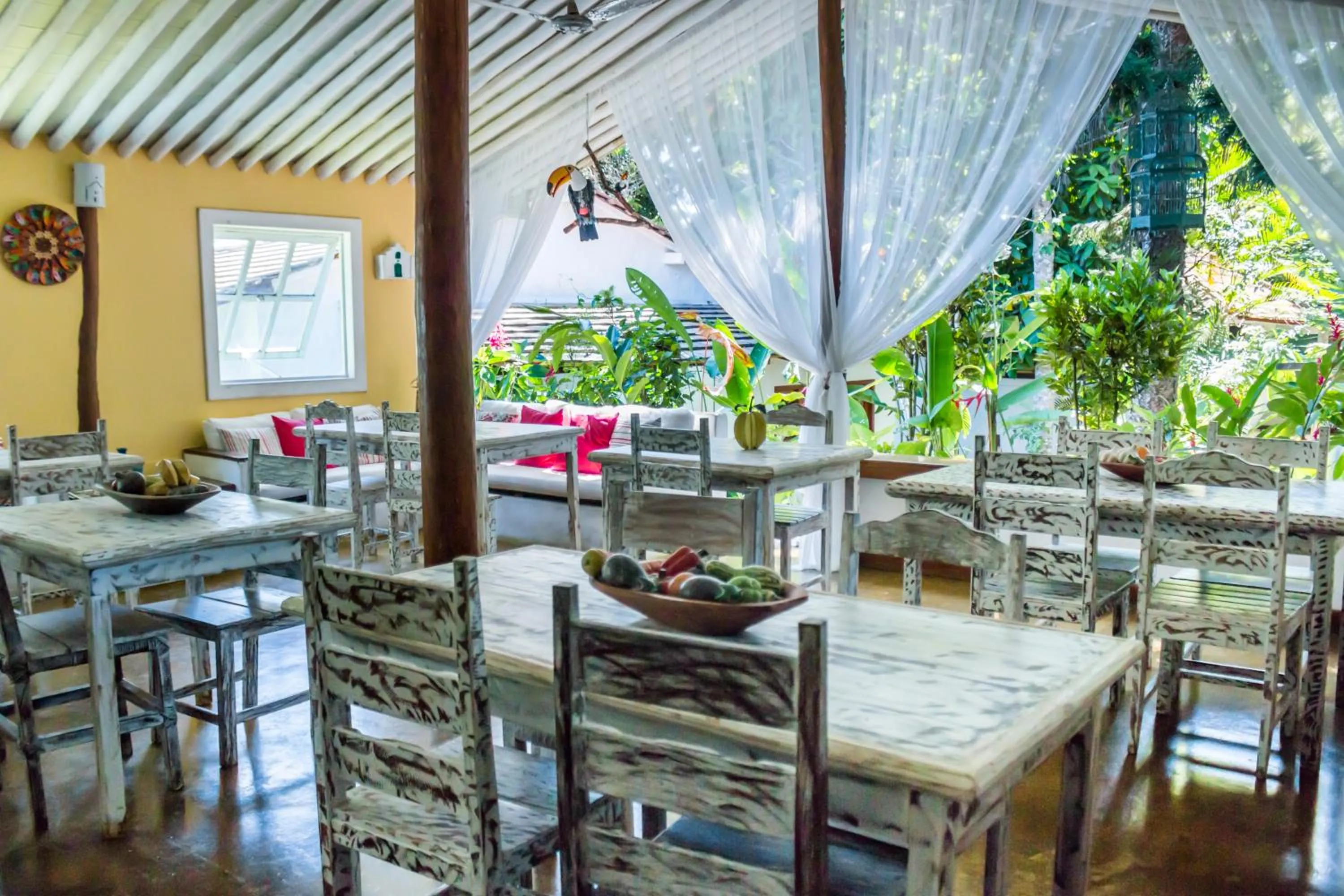 Restaurant/places to eat in Pousada Calypso