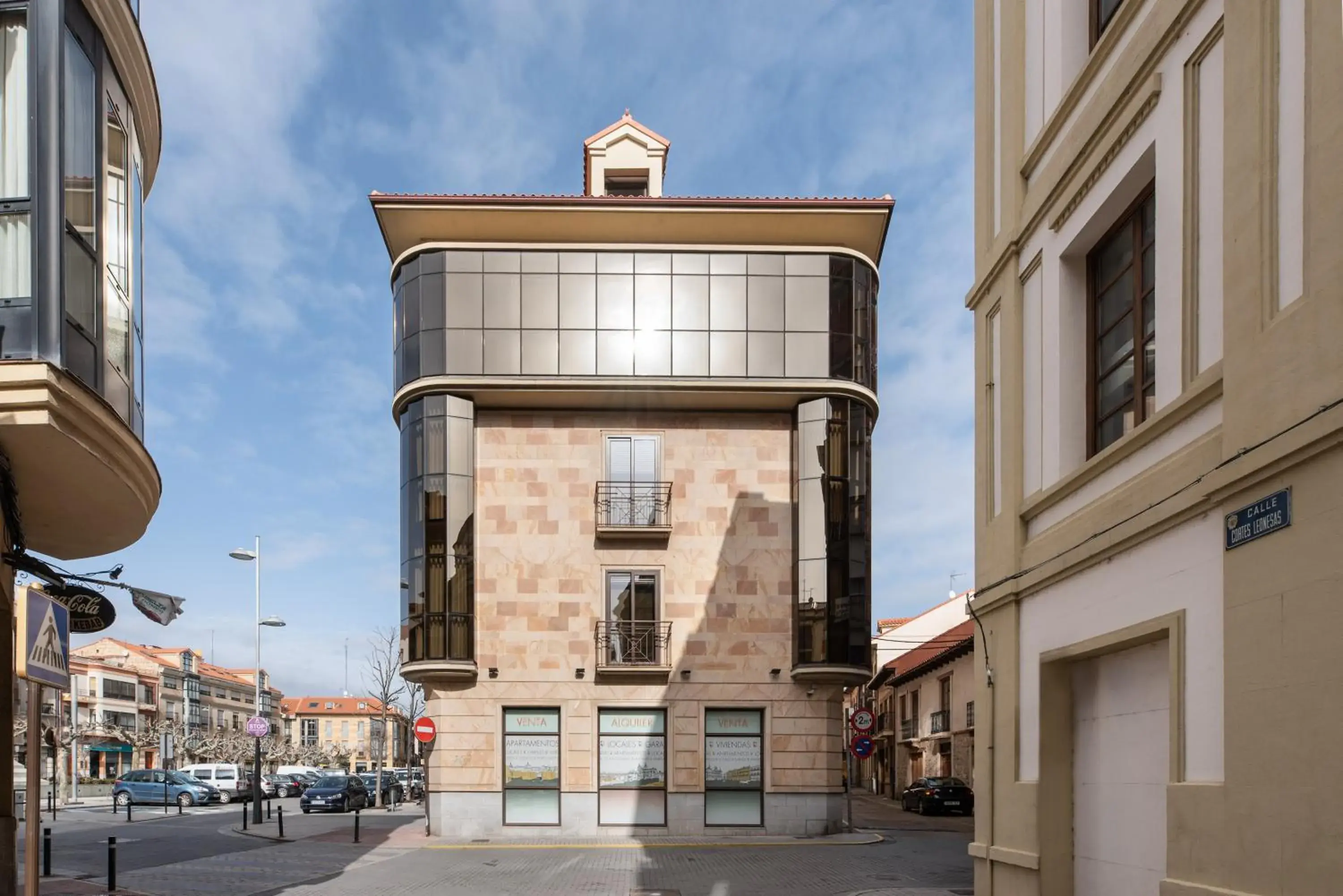 Property building in Apartamentos Suite The Way Property building in Apartamentos Suite The Way