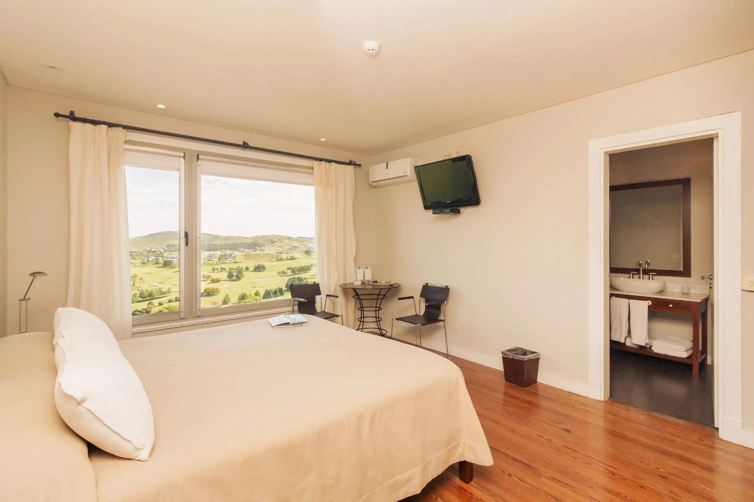 Bed in Amaike Hotel Golf & Spa