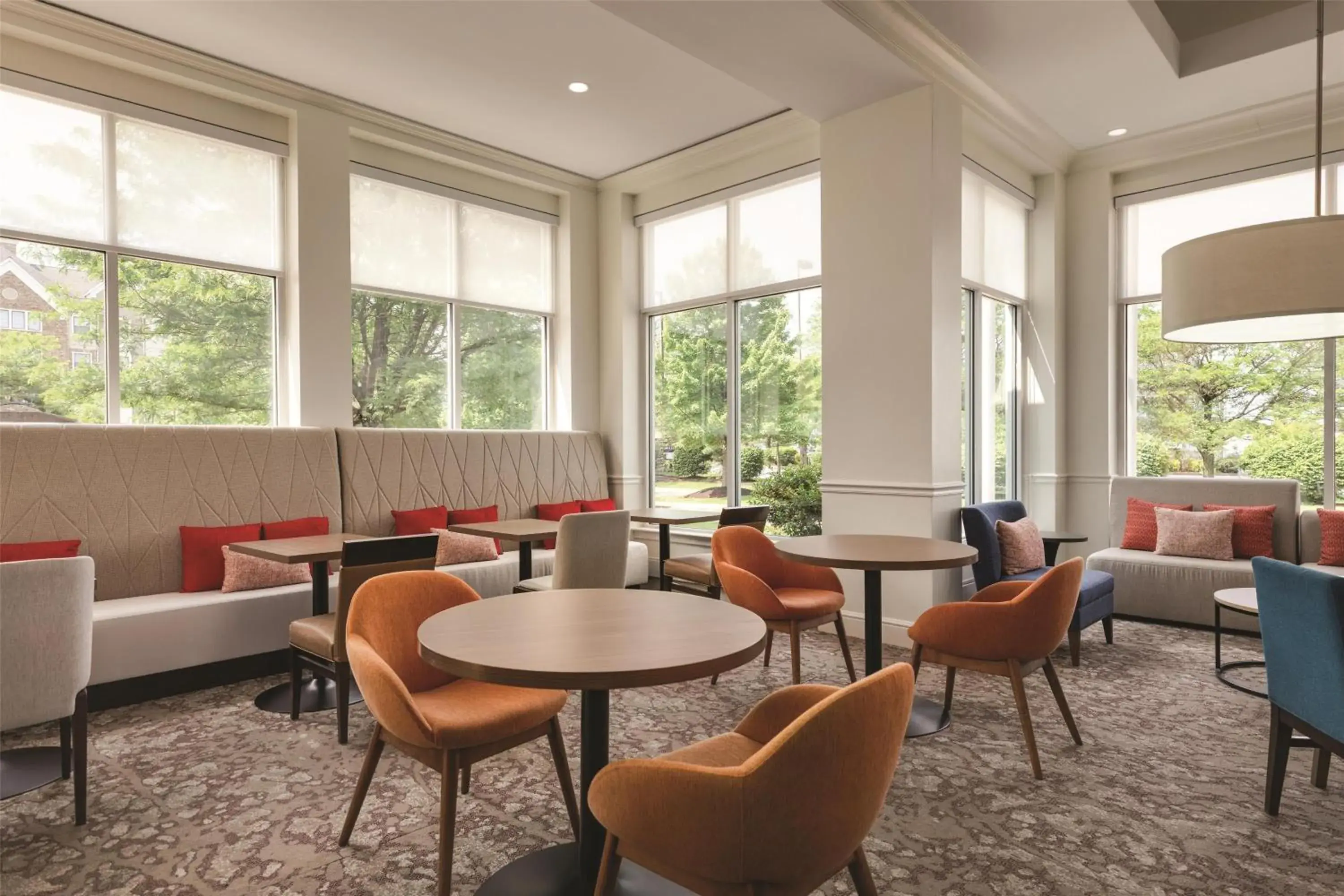 Lounge or bar in Hilton Garden Inn Allentown Bethlehem Airport Lounge or bar in Hilton Garden Inn Allentown Bethlehem Airport