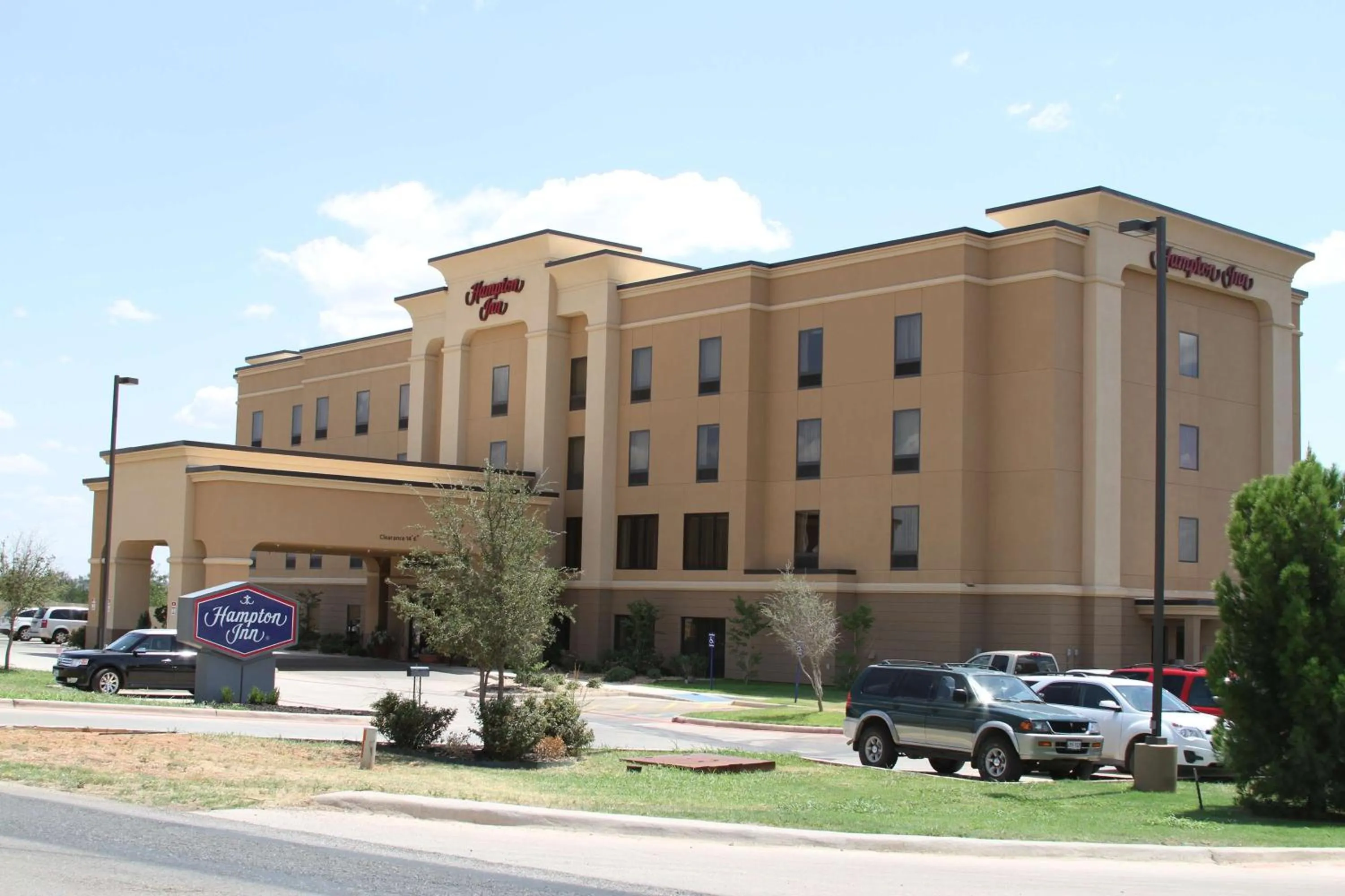 Property building in Hampton Inn Sweetwater