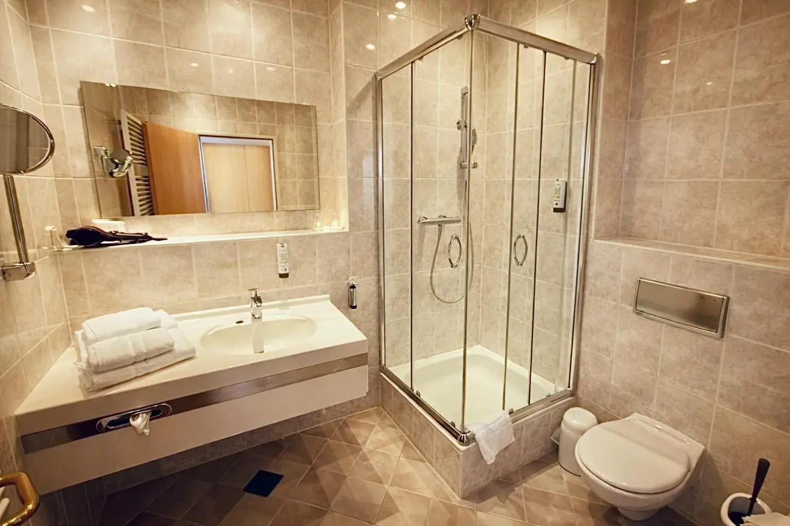 Comfort Quadruple Room - single occupancy in Turmhotel Schwedt Comfort Quadruple Room - single occupancy in Turmhotel Schwedt