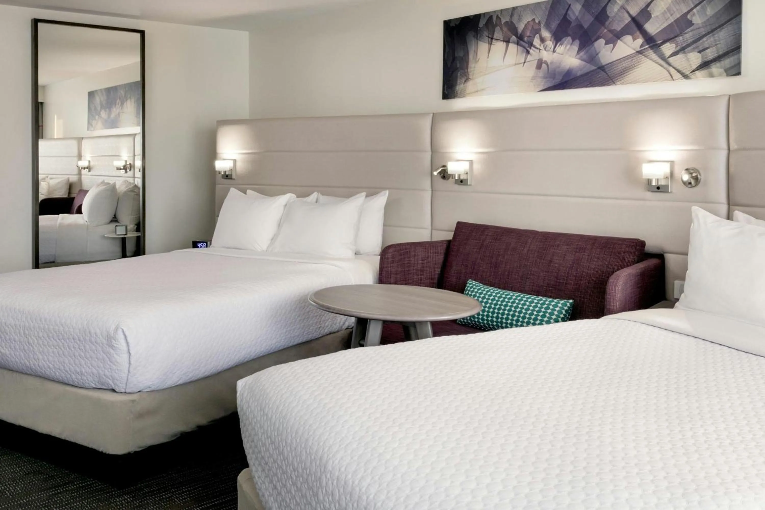 Photo of the whole room, Bed in Peachtree Hotel Midtown Atlanta