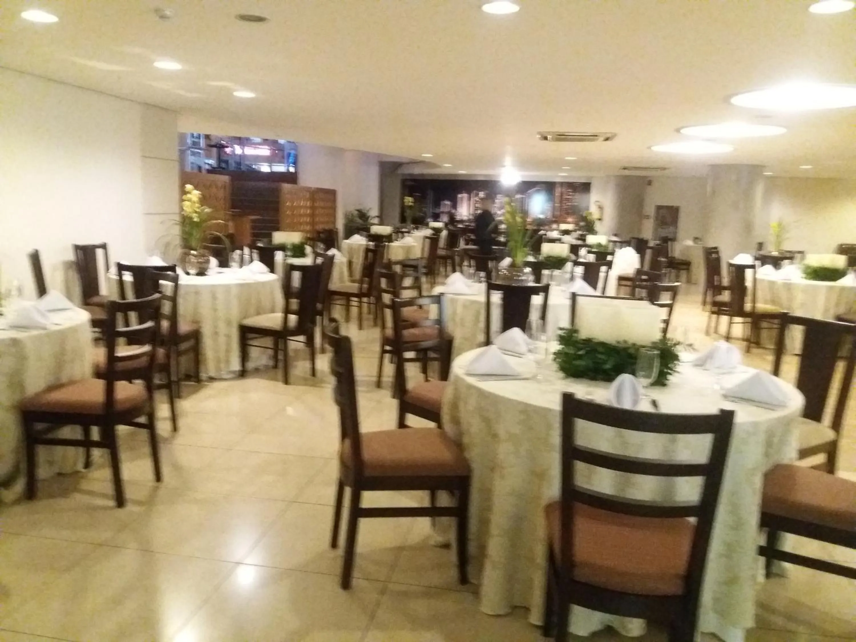 Restaurant/places to eat in Hotel Boulevard