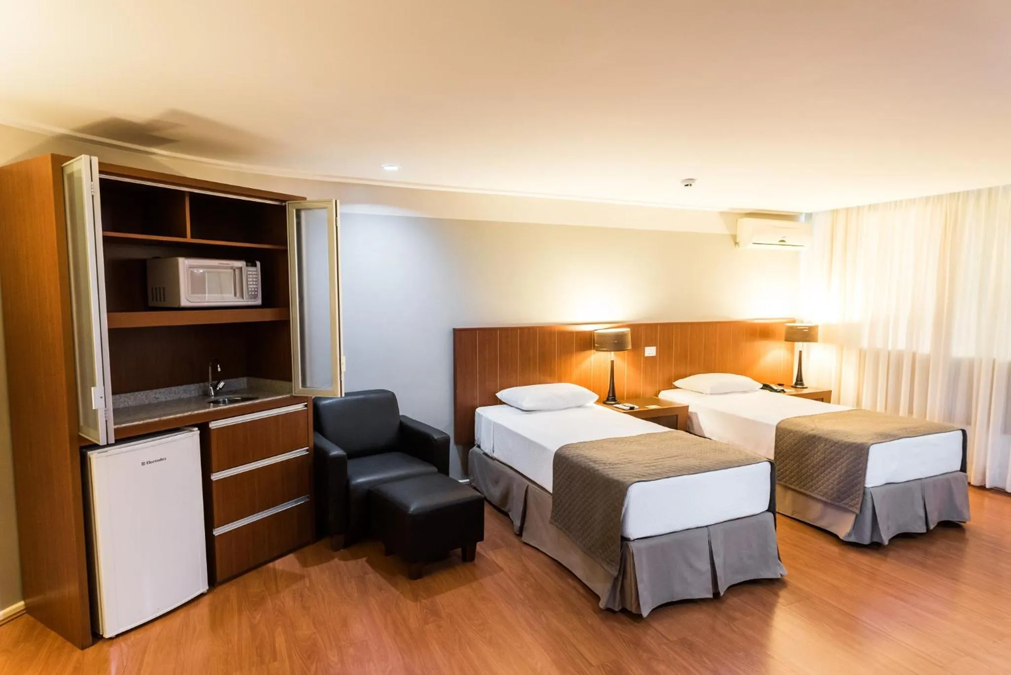 Kitchen or kitchenette, Bed in Hotel Boulevard