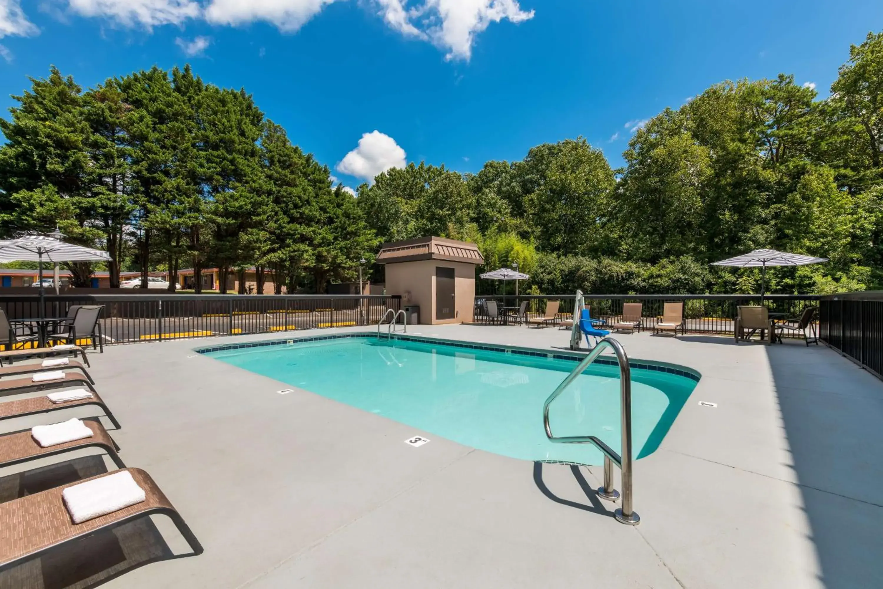 Pool view in Best Western Albemarle Inn Pool view in Best Western Albemarle Inn