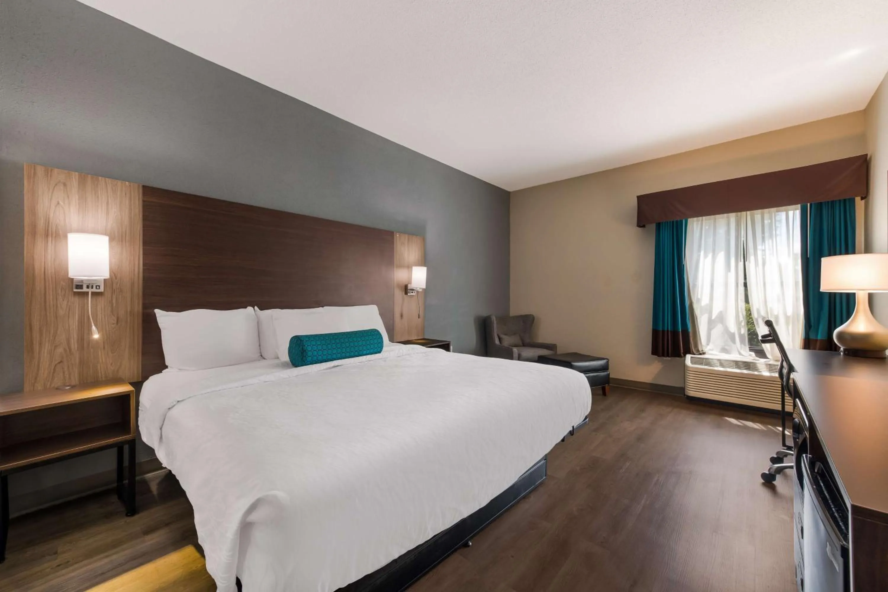 Bedroom, Bed in Best Western Albemarle Inn